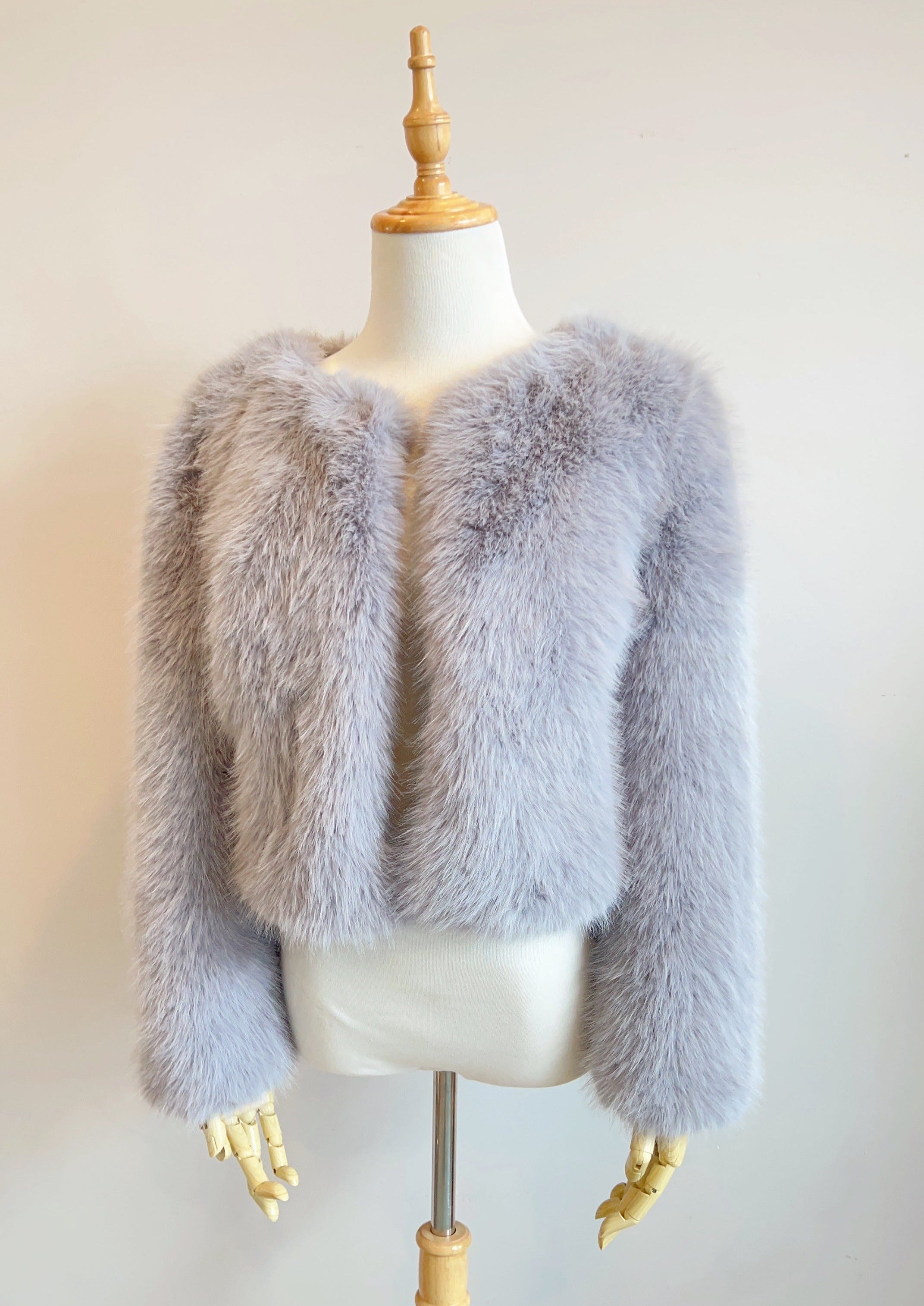Elegant Grey Faux Fur Bridal Jacket - Winter Wedding Coat for Brides & Bridesmaids - Perfect for Outdoor Ceremonies & Photo Shoots