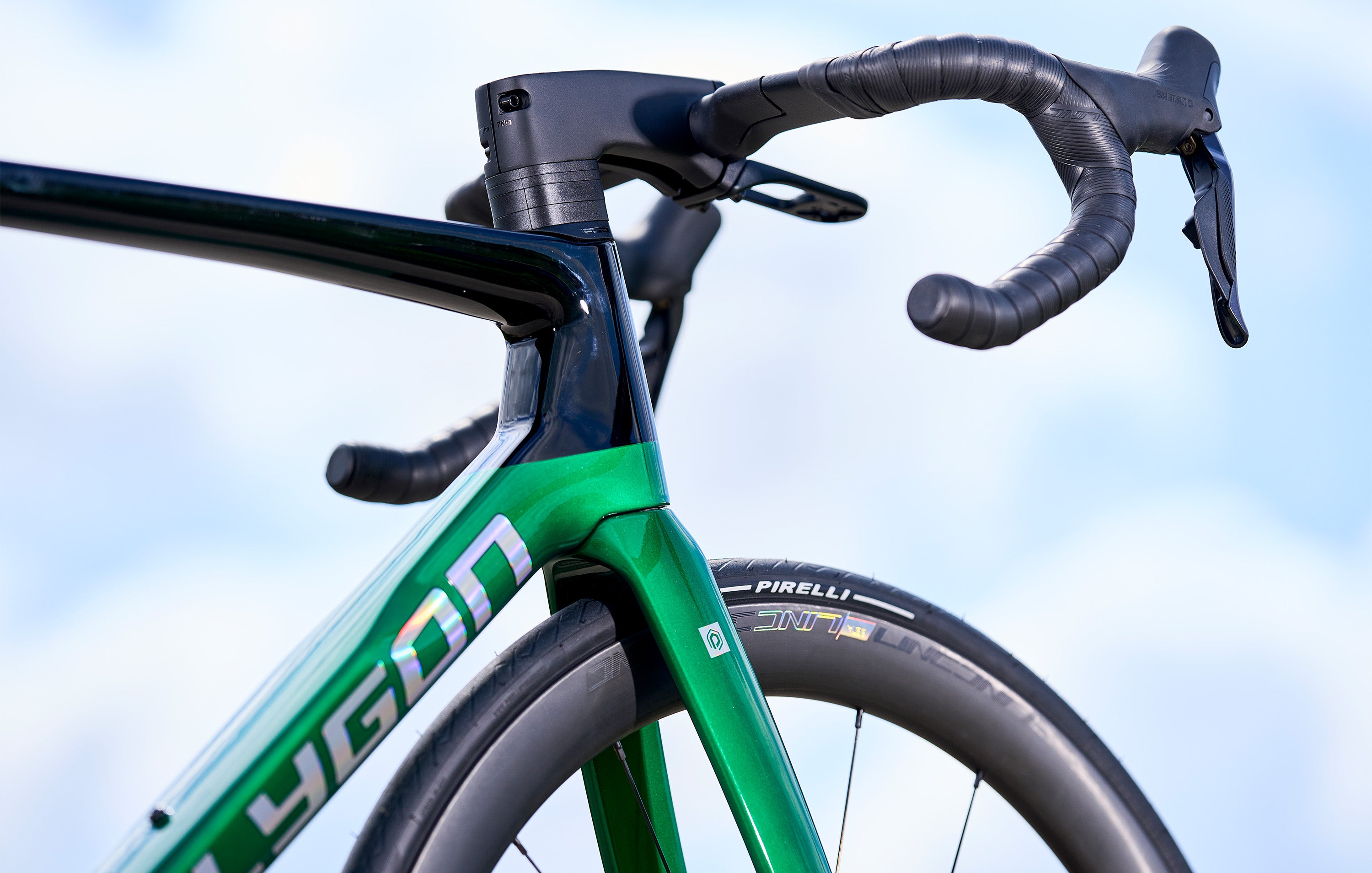 Polygon Helios A8 Ultegra Di2 Carbon Road Bike - Lightweight & Fast for Racing & Endurance - Perfect for Road Cycling & Triathlons