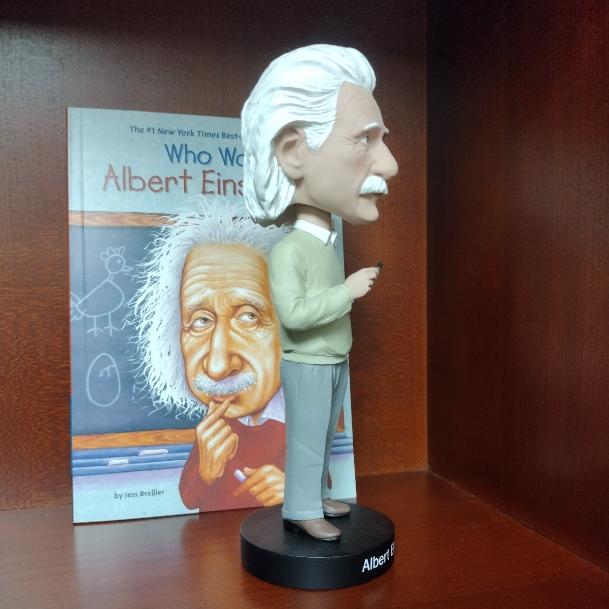 Albert Einstein Bobblehead - Fun Collectible Desk Toy for Science Lovers & Office Decor | Perfect Gift for Teachers, Physicists & Nerdy Friends