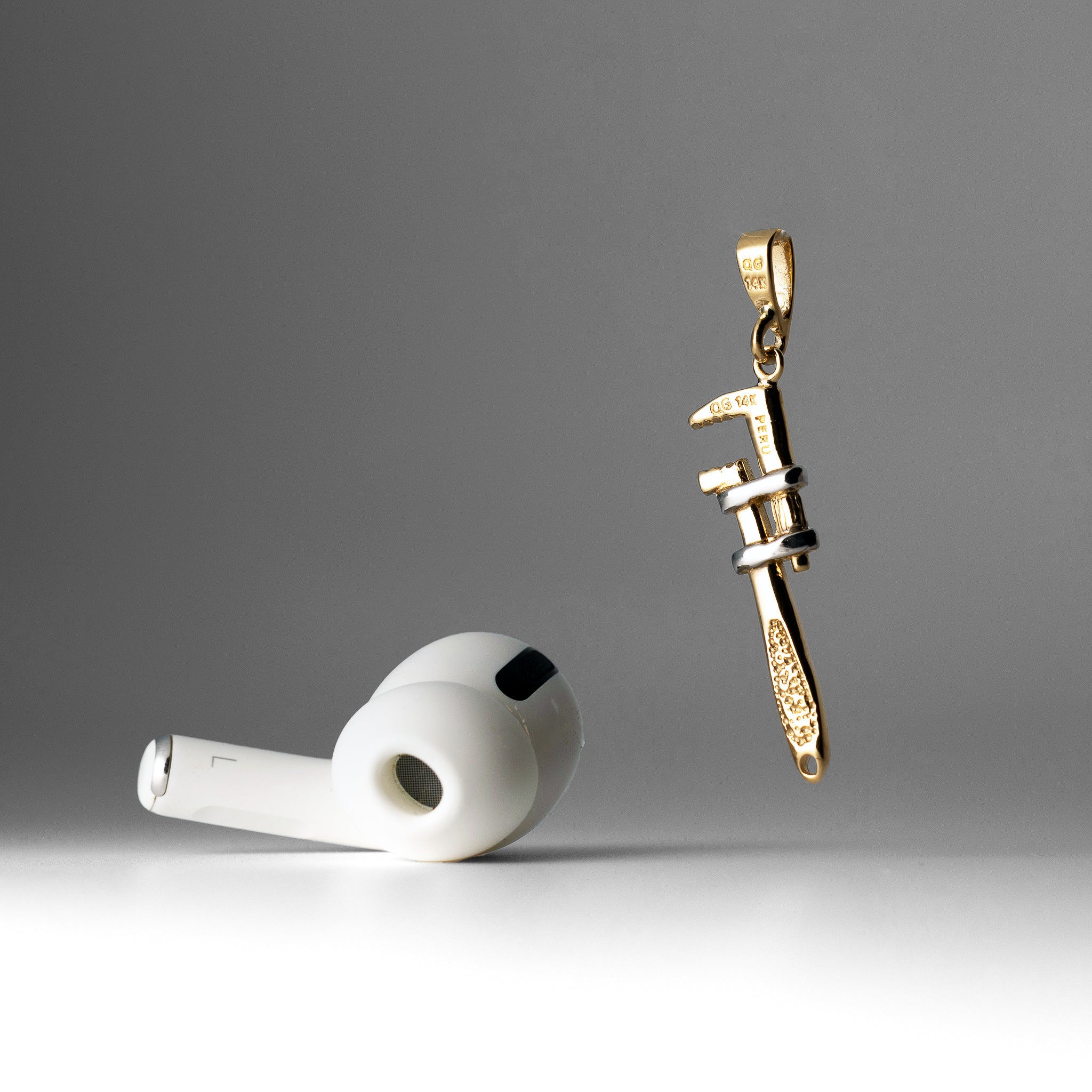 Gold 3D Pipe Wrench Pendant Necklace Model A2197 - Perfect for Jewelry Lovers, DIY Enthusiasts & Unique Gift Ideas