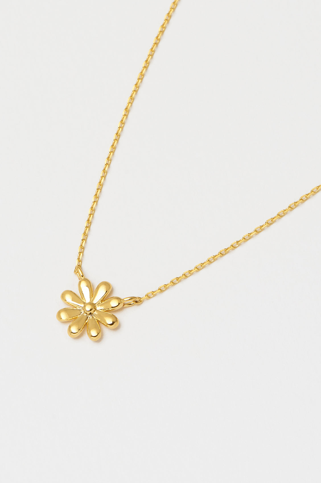 Minimal Daisy Pendant Necklace - Delicate Floral Jewelry for Women, 18K Gold Plated Daisy Flower Charm - Perfect for Everyday Wear, Gifts & Special Occasions