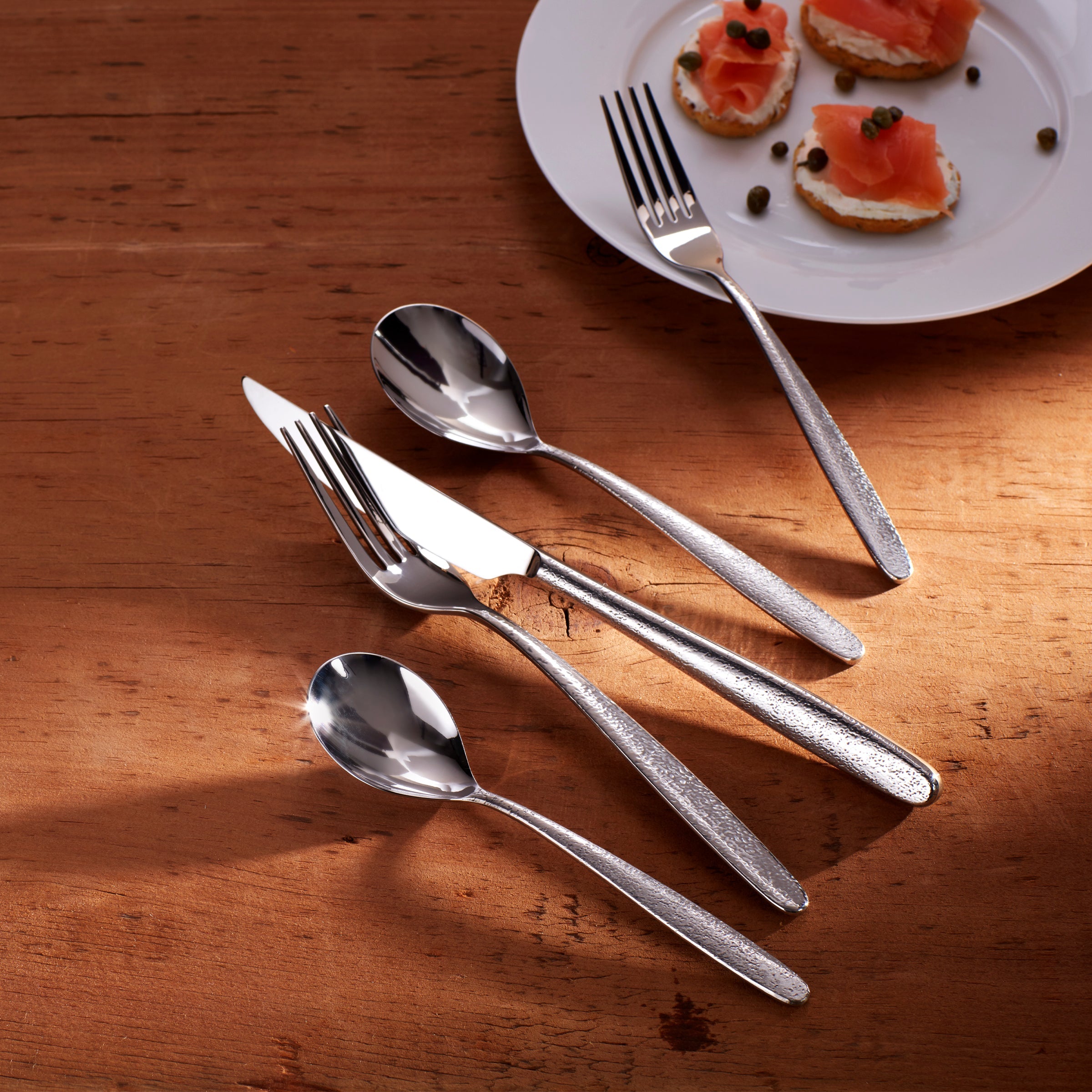 Premium 20-Piece Stainless Steel Flatware Set - Elegant Silverware for Everyday Dining, Dinner Parties & Gifts | Durable & Dishwasher Safe Cutlery Set