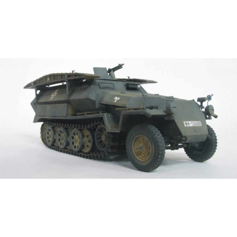 1/35 Scale German Sd.Kfz.25 Ausf.C Half Track Military Vehicle Model Kit - AFV 35077 - Perfect for WWII Dioramas, Military Collectors & Scale Model Enthusiasts