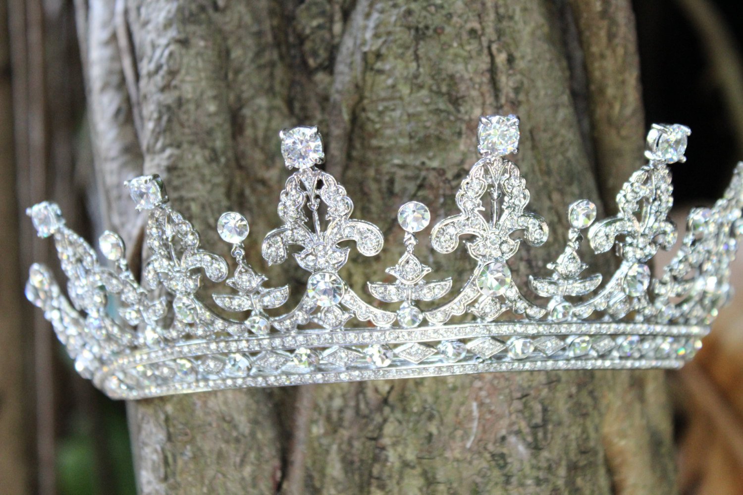 QUEEN VICTORIA Bridal Tiara - Elegant Crystal Wedding Crown for Bride, Bridesmaids & Prom | Perfect for Weddings, Pageants & Special Occasions