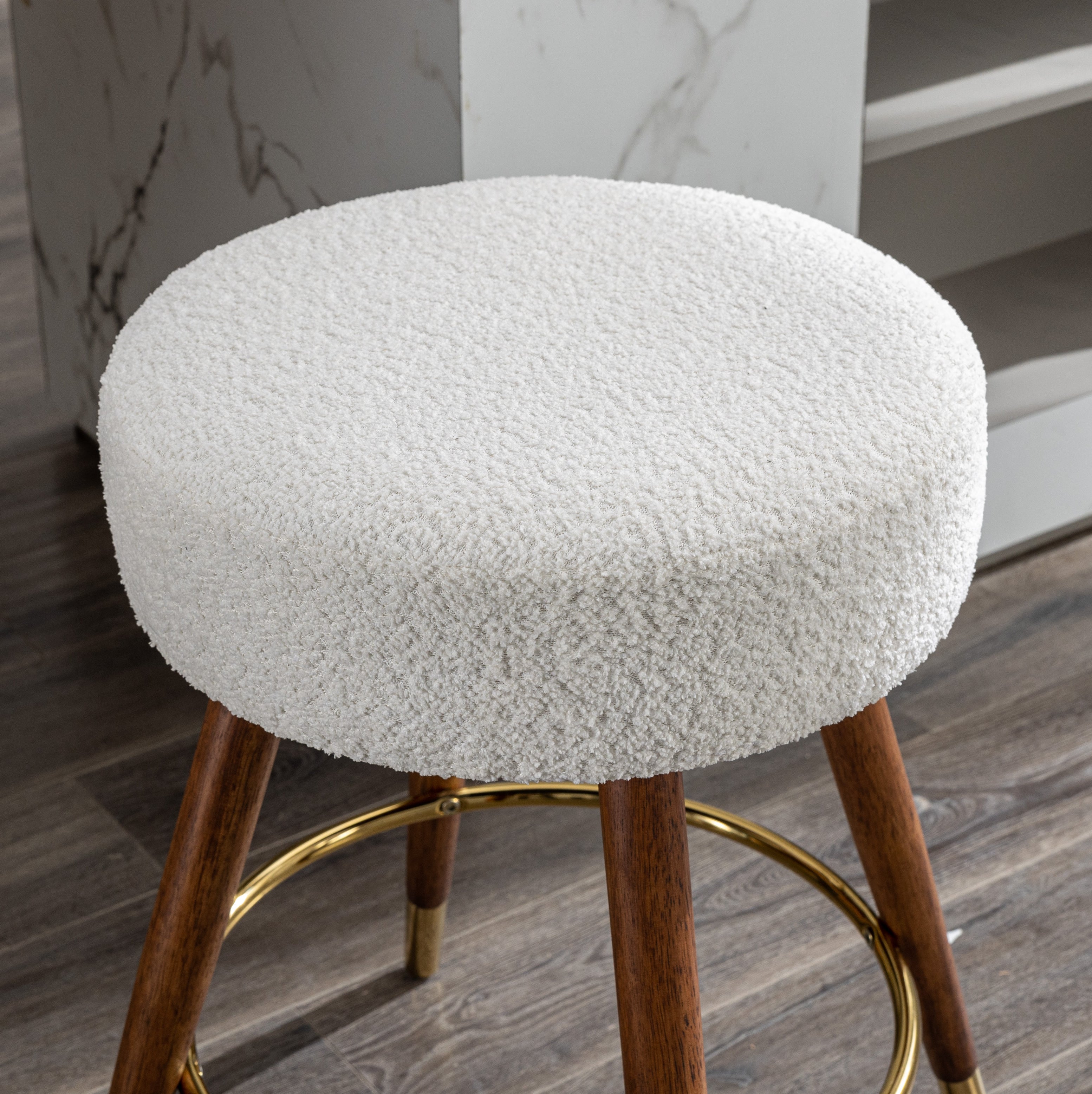 Roundhill Furniture MoMo Boucle Upholstered Swivel Bar Stool - 360° Rotating Counter Height Stool with White Fabric - Perfect for Kitchen Islands, Breakfast Bars & Modern Home Decor