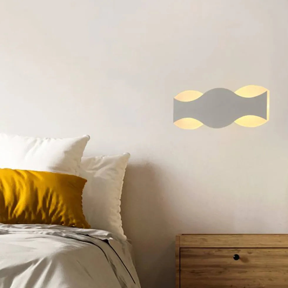 Modern Wavy Minimalist Wall Lamp - Sleek LED Sconce for Bedroom, Living Room & Hallway Lighting - Dimmable Ambient Decor