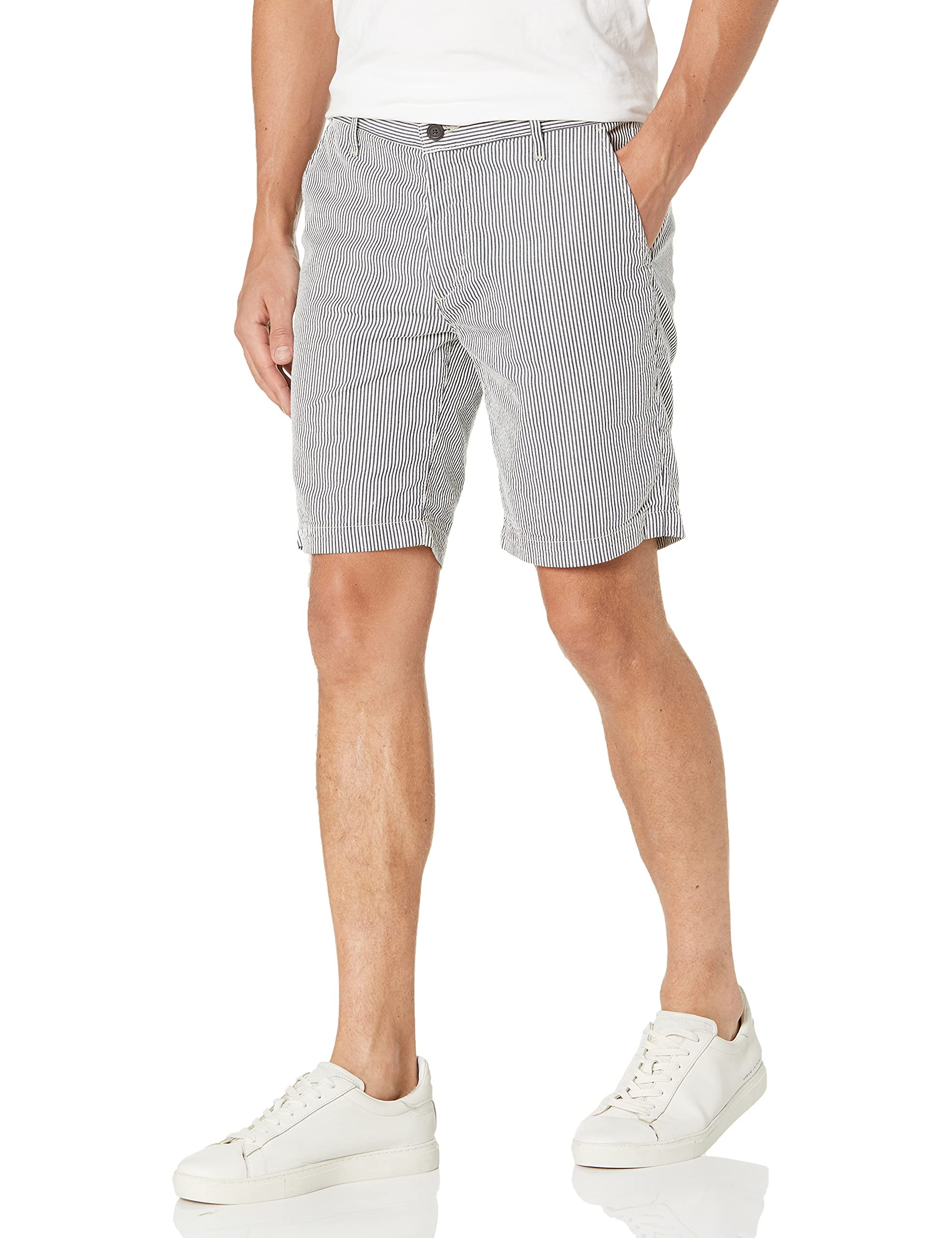 Men's The Wanderer Modern Short Sleeve T-Shirt - Comfortable Casual Wear for Travel, Gym & Everyday Outfits