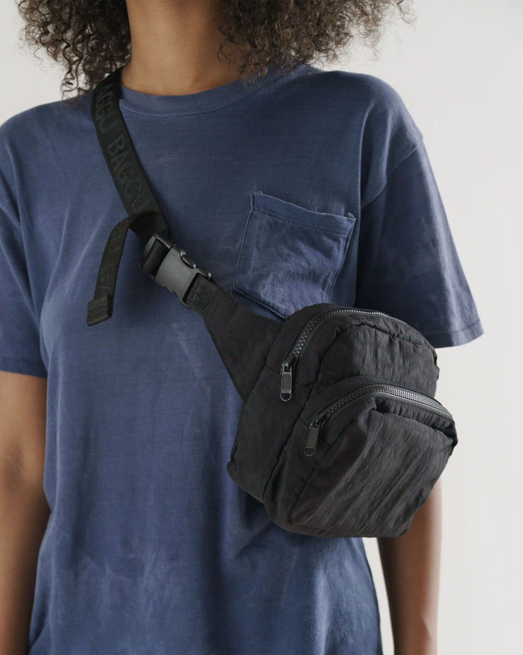 BAGGU Black Fanny Pack - Waist Bag for Travel, Running & Hiking - Hands-Free Crossbody Bag for Men & Women
