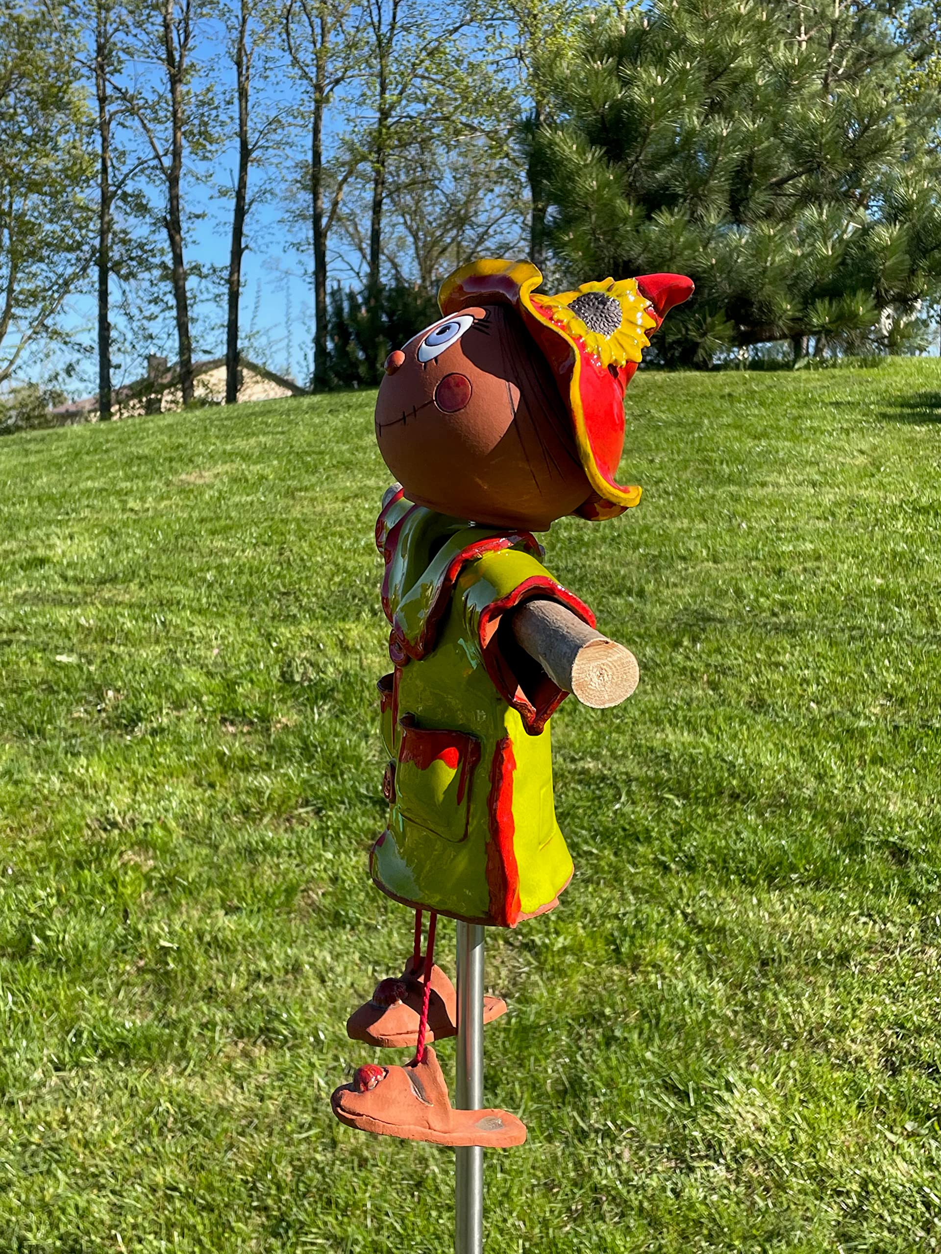 Handmade Frostproof Ceramic Scarecrow Lawn Stake - Unique Outdoor Garden Decor Statue for Women & Men - Perfect Yard Gift for Gardeners - Ideal for Patio, Lawn & Backyard Decoration