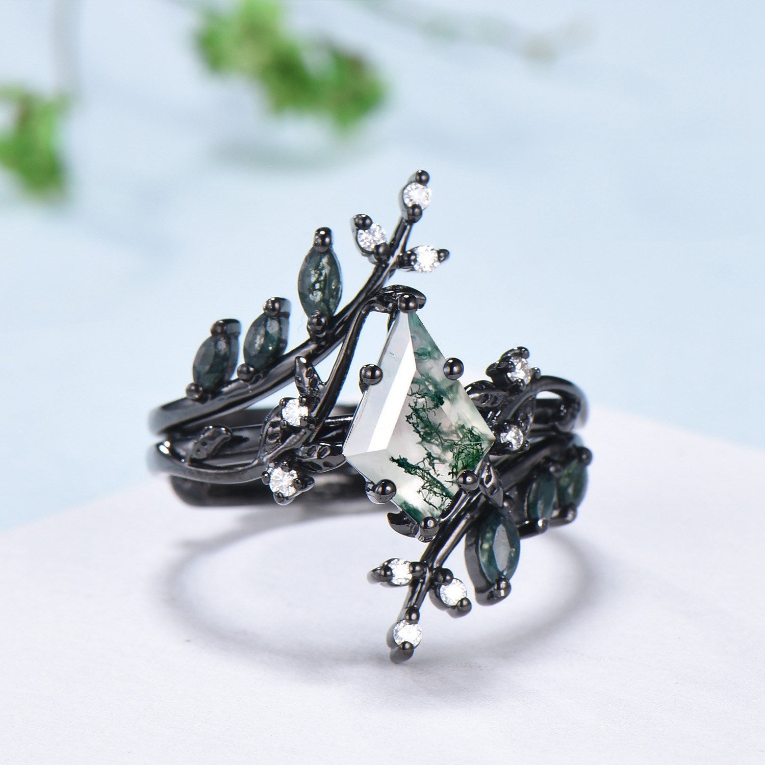 Nature Inspired Moss Agate Ring Set - Black Gold Leaf Branch Marquise Cut Green Agate Engagement & Wedding Ring Set for Brides, Nature Lovers | Perfect for Outdoor Weddings, Boho Chic Style, and Unique Gift Giving