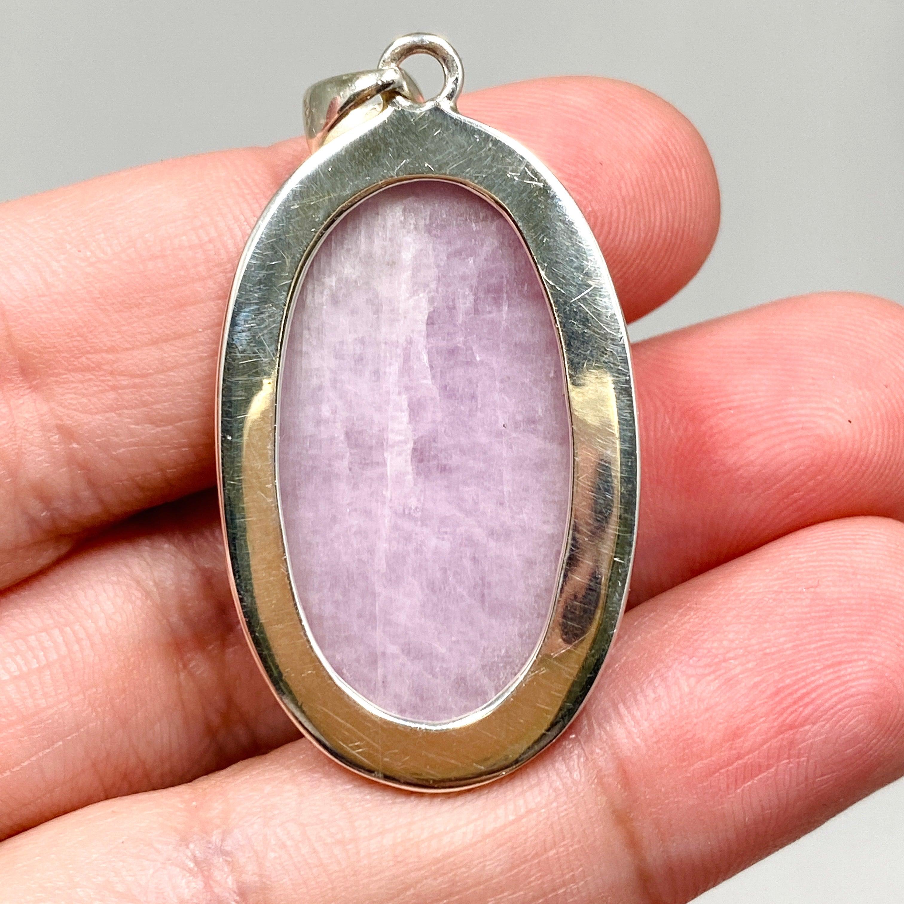 Elegant Kunzite Oval Pendant Necklace in Sterling Silver Setting KPGJ4302 - Perfect for Weddings, Anniversaries & Special Occasions