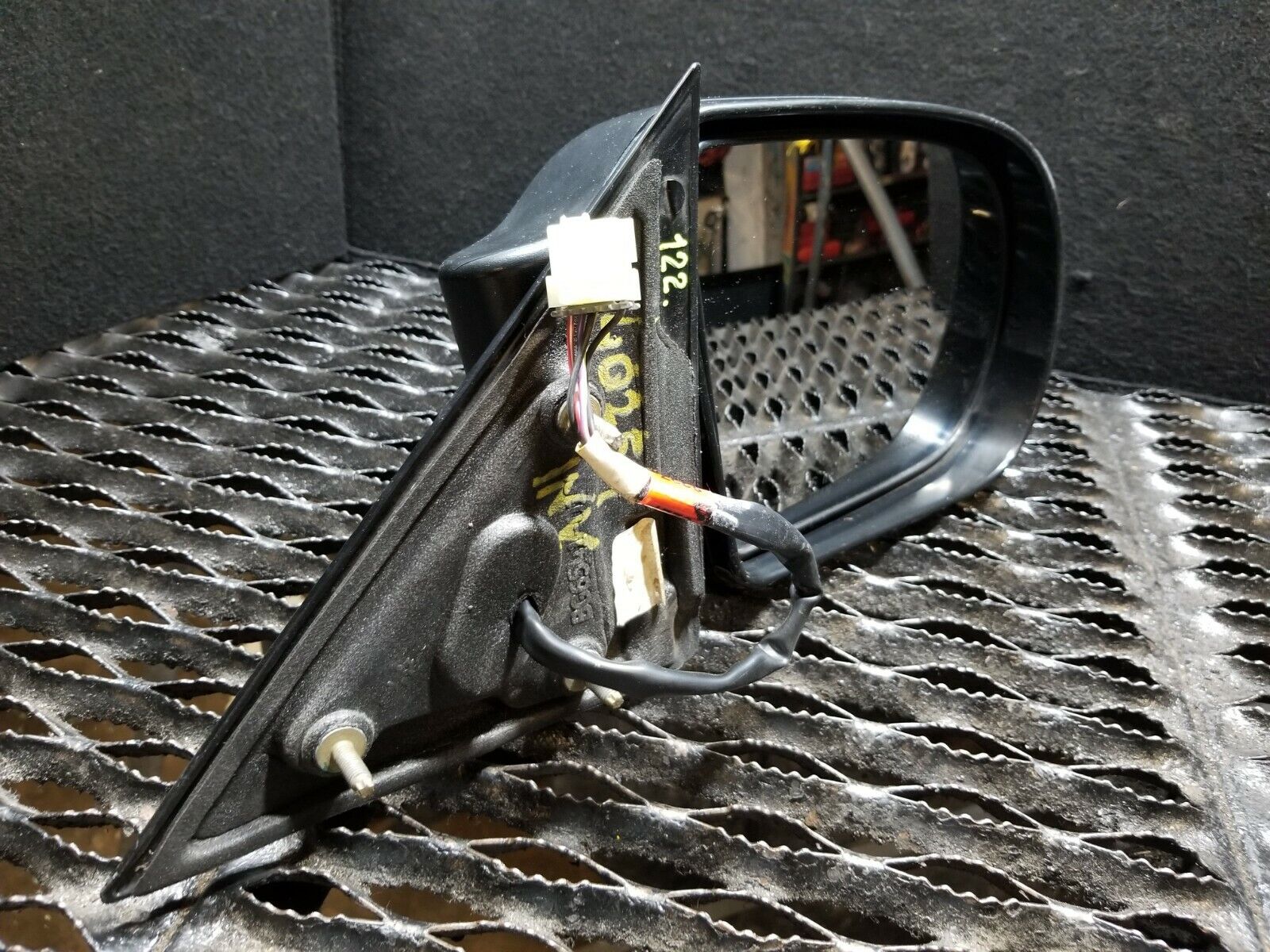 2002 Chevrolet Blazer Passenger Side Right Door Mirror OEM Replacement - Perfect for Auto Repair & Restoration Projects