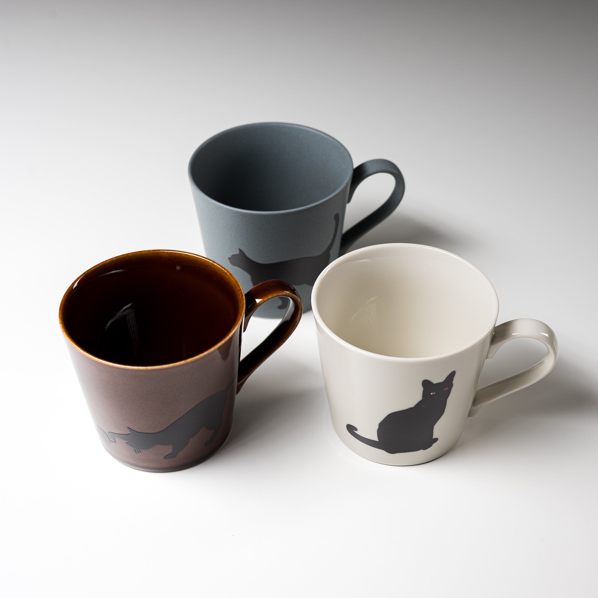 Japanese Mino Ware Floral Cat Magic Thermal Mug - Heat Sensitive Color Changing Ceramic Coffee Cup (3 Colors) - Perfect for Tea, Coffee & Gifts