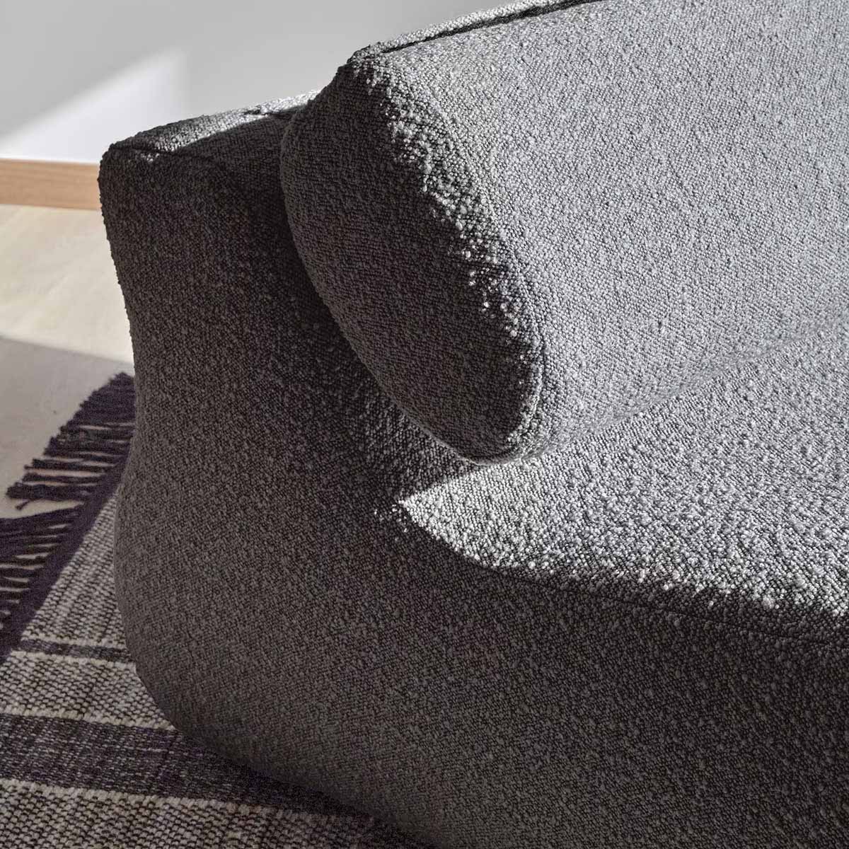 Kave Home Club Armchair - Modern Lounge Chair for Living Room, Bedroom & Office - Comfortable Upholstered Accent Chair with Sturdy Wooden Legs