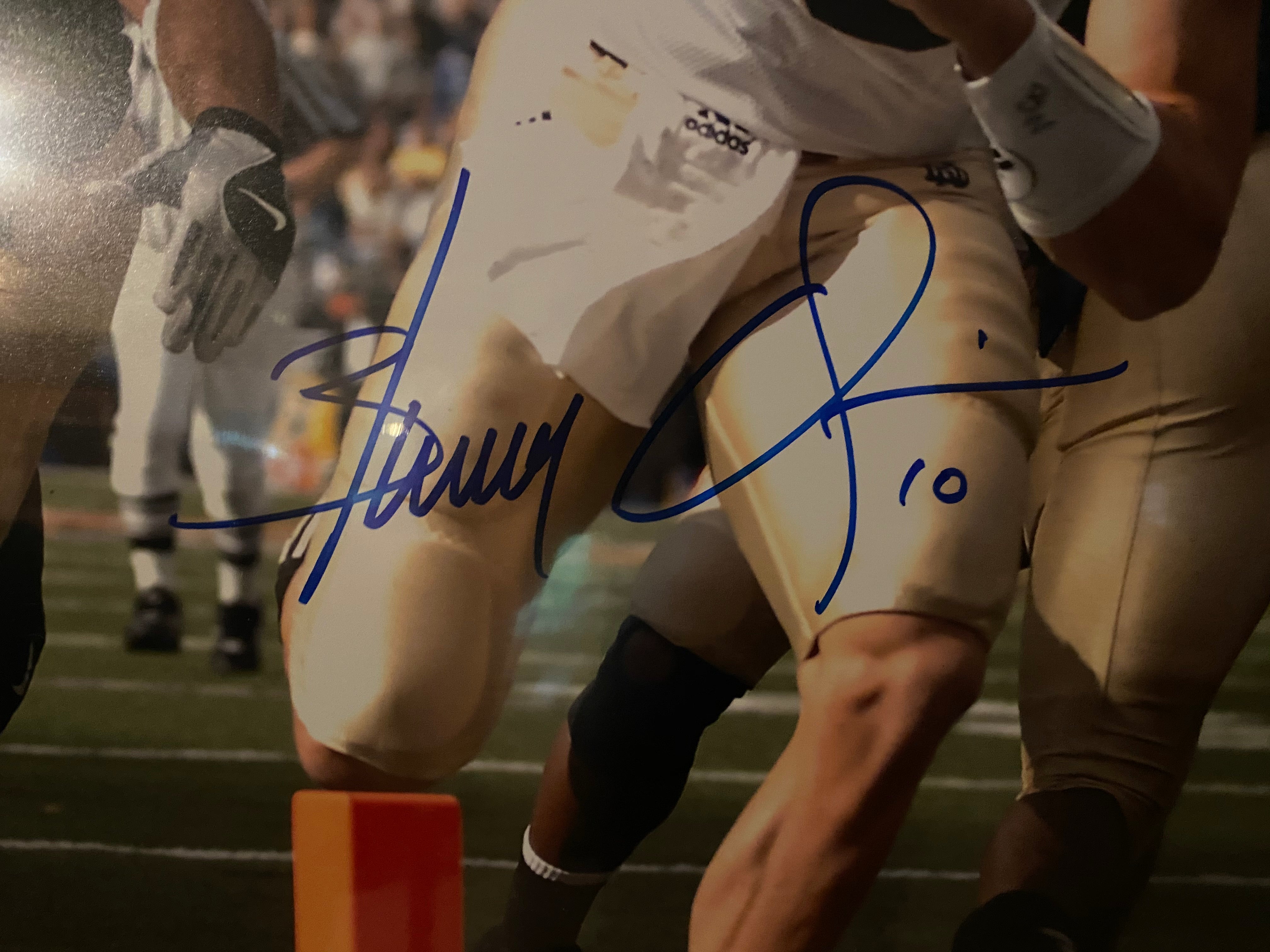 Brady Quinn Autographed Notre Dame Rushing TD 16x20 Photo - Signed Memorabilia for Football Fans & Collectors - Perfect for Man Cave, Sports Bar, or Gift