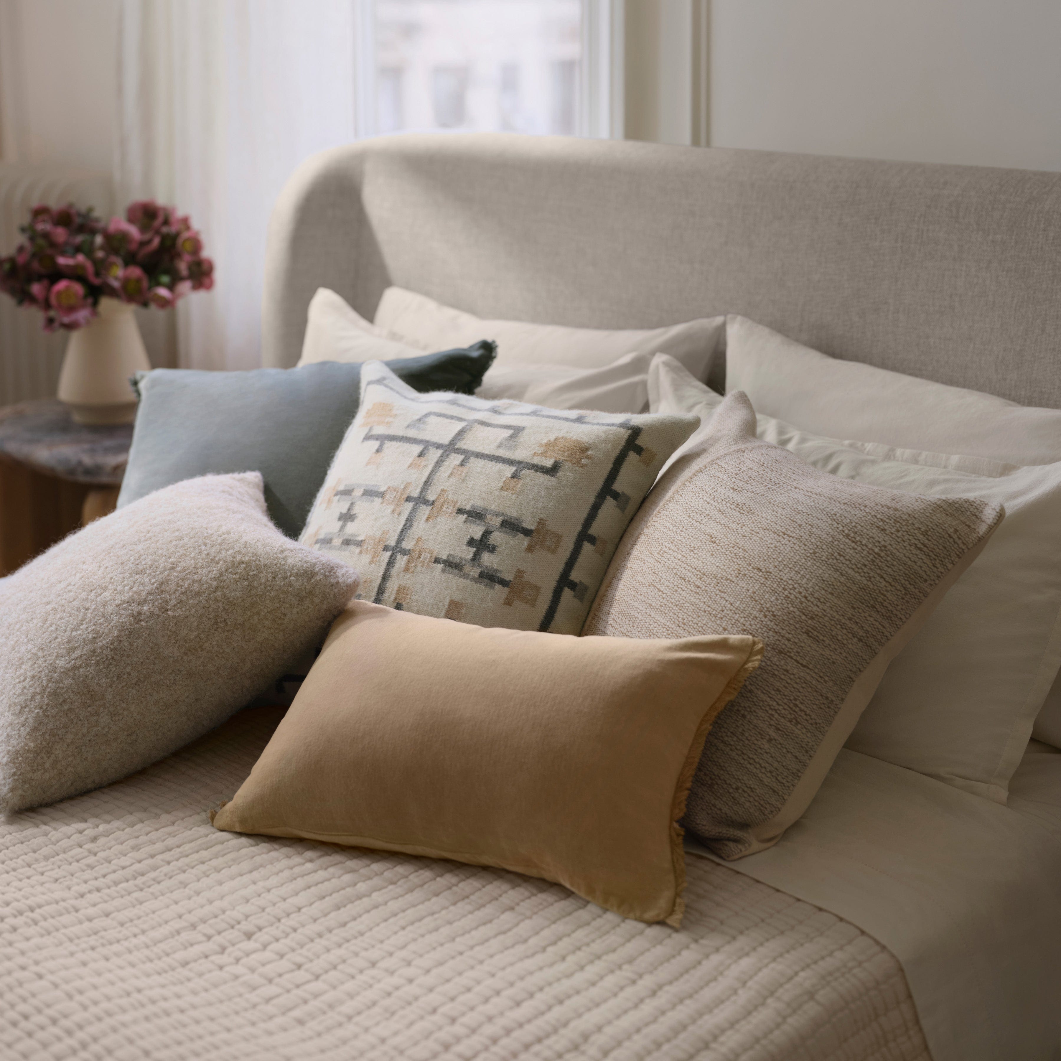 Aliso Pillow - Ultra Soft Memory Foam Bed Pillow for Neck and Back Support - Perfect for Side, Back, and Stomach Sleepers - Home, Office, and Travel Use