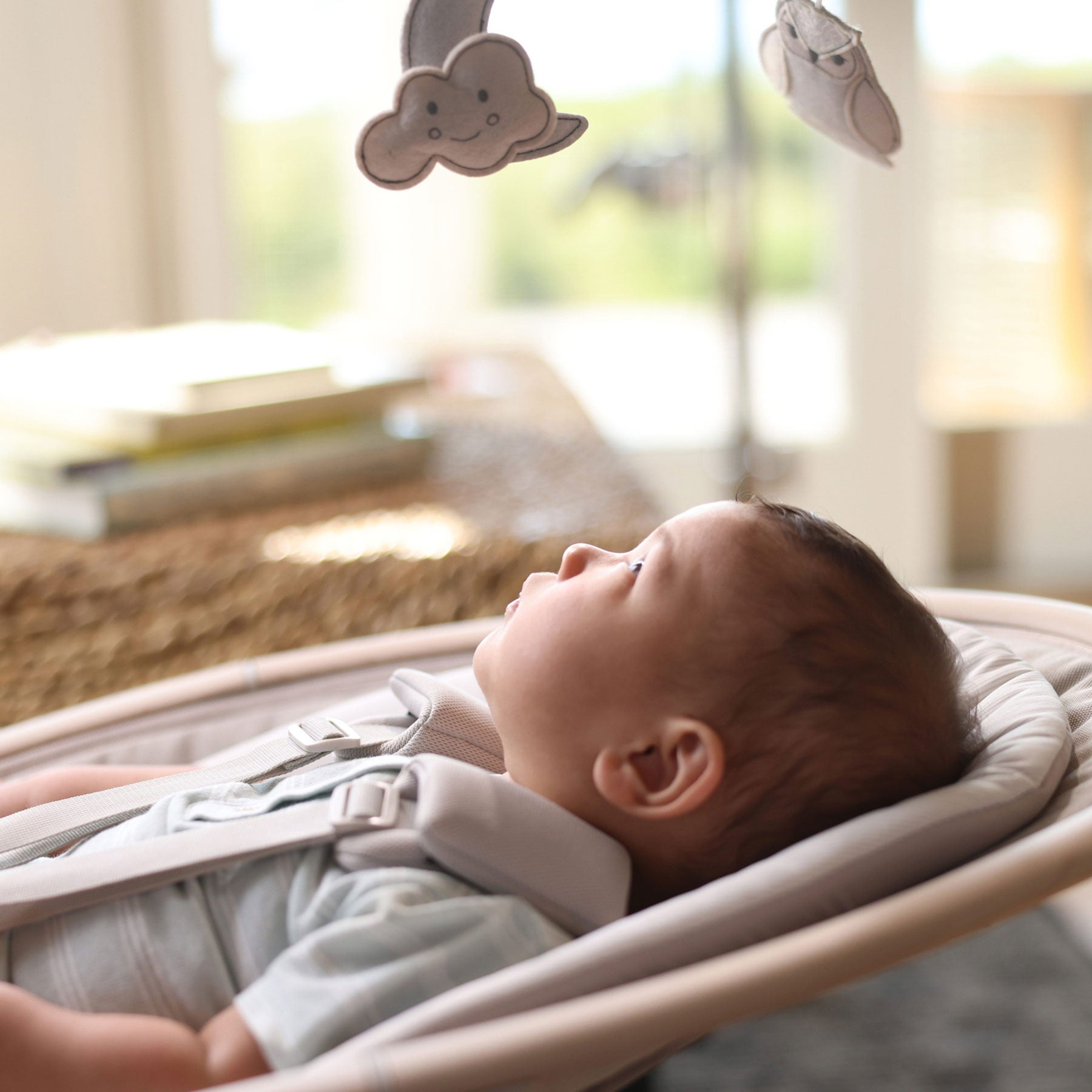 Maxi Cosi Cassia Swing - Baby Swing with Soothing Motions & Music, Adjustable Recline for Newborns & Infants - Perfect for Nursery, Living Room & Travel