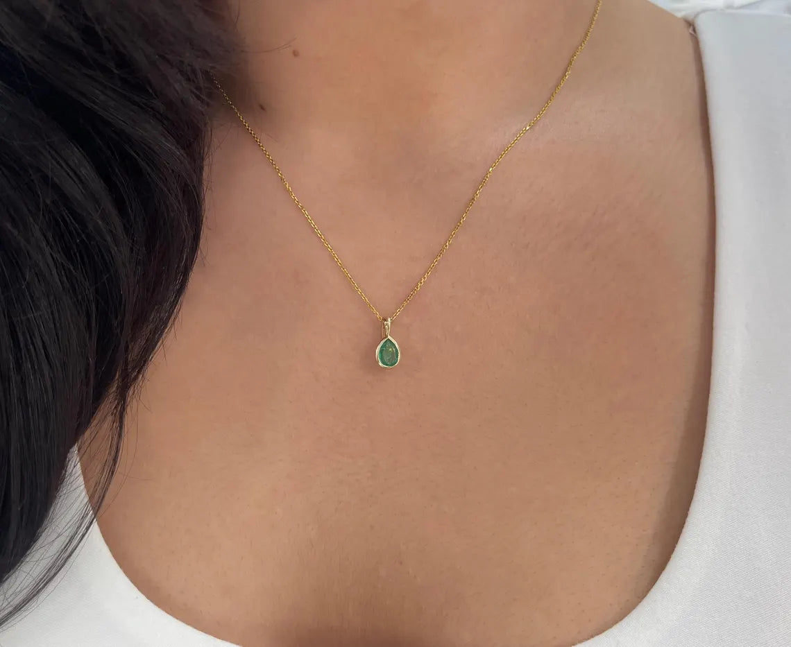 1.0ct Natural Pear Cut Emerald Solitaire Pendant - May Birthstone Charm Jewelry for Women, Elegant Necklace Gift for Birthday, Anniversary & Special Occasions