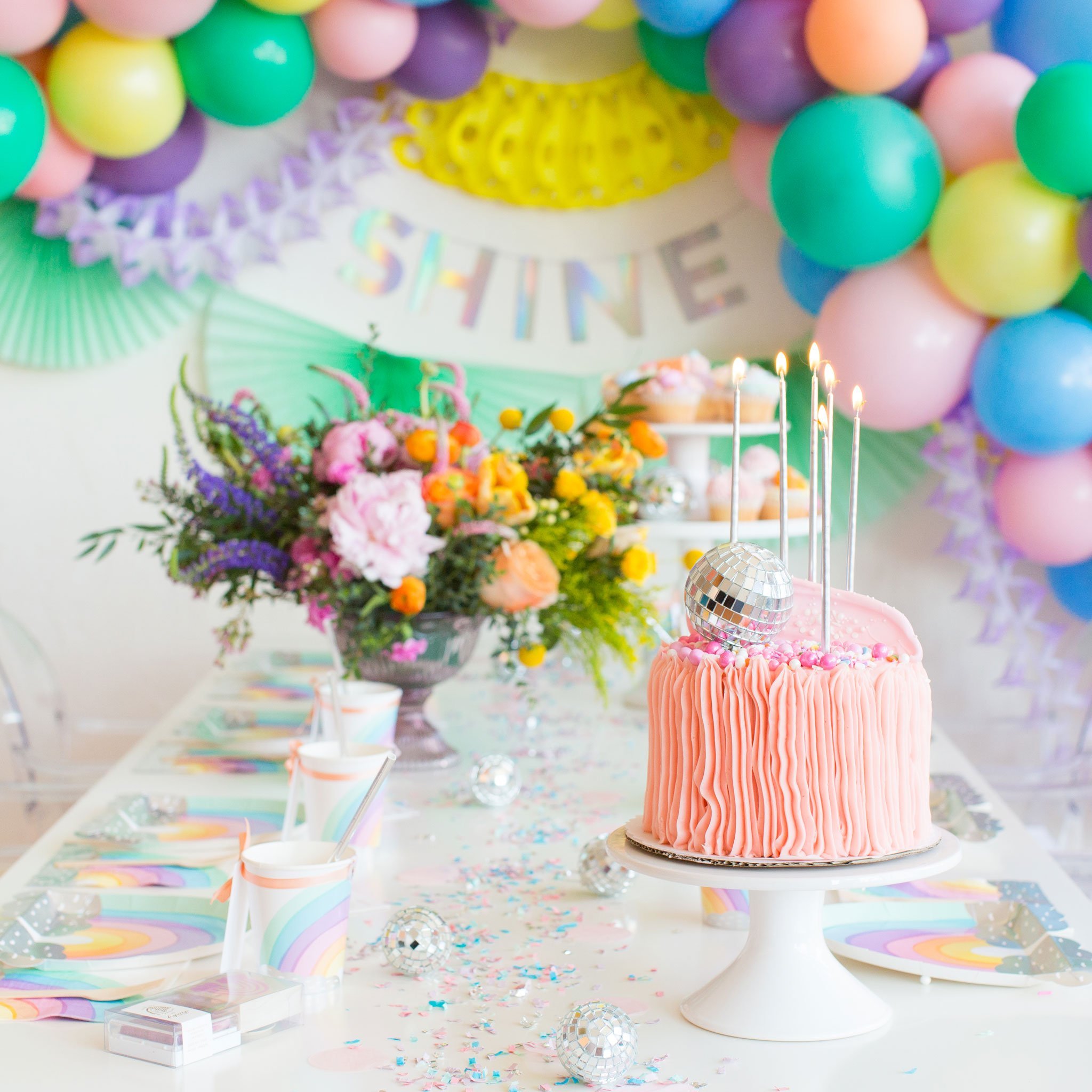 Daydream Society Over The Rainbow Large Paper Party Plates - Pack of 8 | Colorful Disposable Plates for Birthday Parties, Baby Showers & Rainbow Themed Events