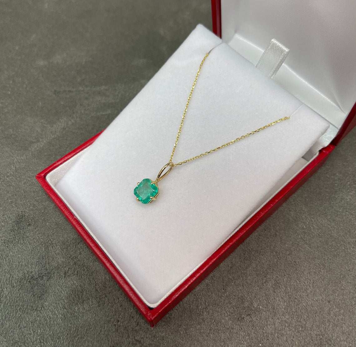 2.50 Carat Colombian Emerald Medium Green Classic Solitaire Pendant in 14K Gold | Elegant Necklace for Women, Perfect Gift for Anniversary, Birthday & Special Occasions