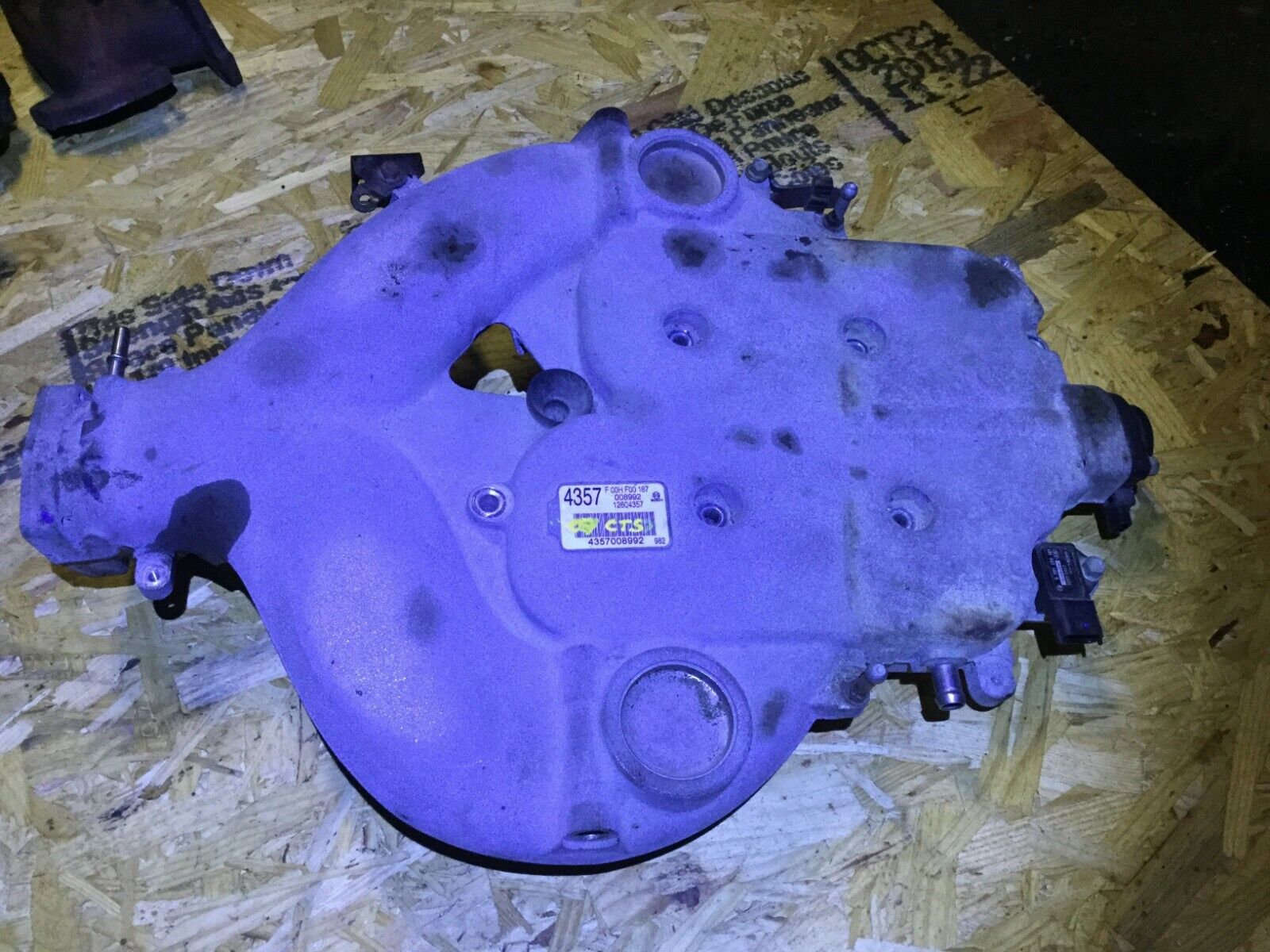 04-07 Cadillac CTS 2.8L Upper Intake Manifold OEM Replacement Part - Perfect for Engine Performance Upgrade & Repair