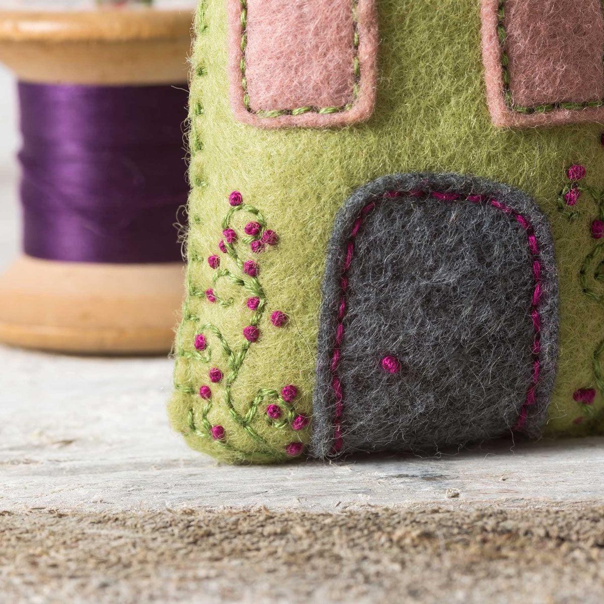 DIY Hand Stitched Felt Craft Kit - Lavender Scented Miniature Houses for Home Decor & Gifts | Perfect for Relaxation, Craft Parties & Holiday Decorations