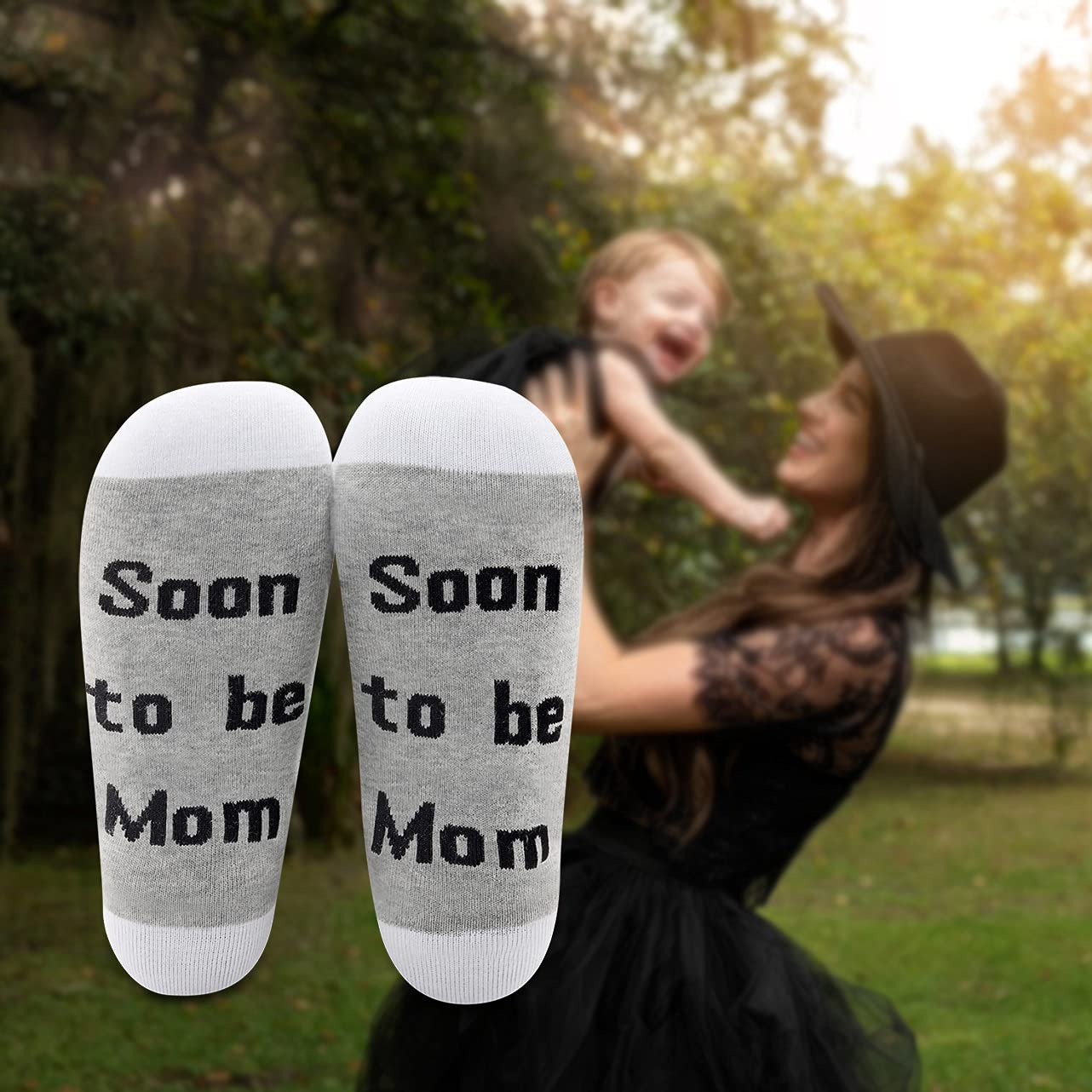 LEVLO New Mom & Dad Gift Set - 2022 Comfortable Socks for Expecting Parents - Perfect Pregnancy Announcement & Baby Shower Present - Ideal for First-Time Parents & Maternity Gifts