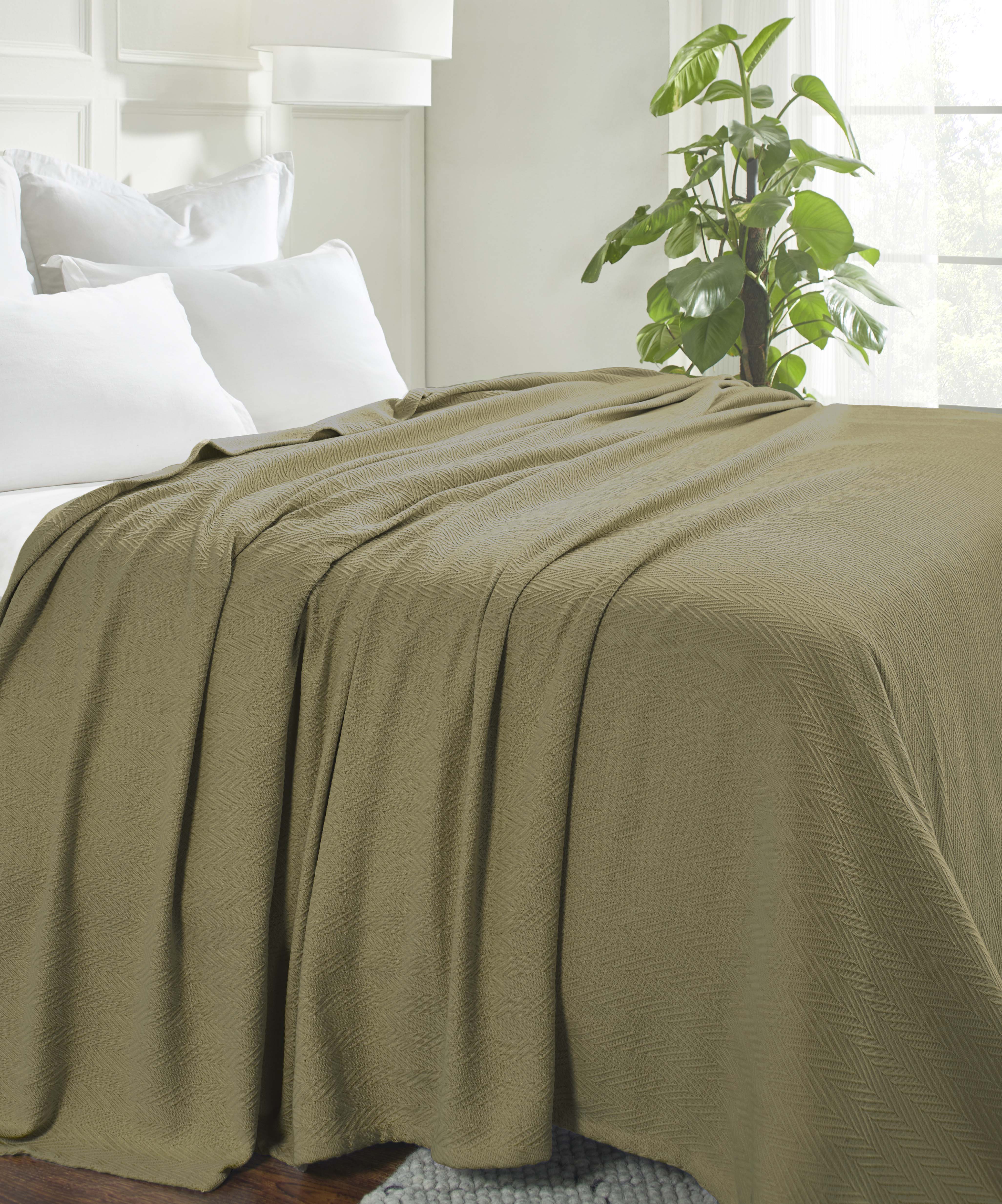 Soft All-Season Chevron Cotton Bed Blanket & Sofa Throw - Cozy Home Decor for Living Room, Bedroom, and Travel