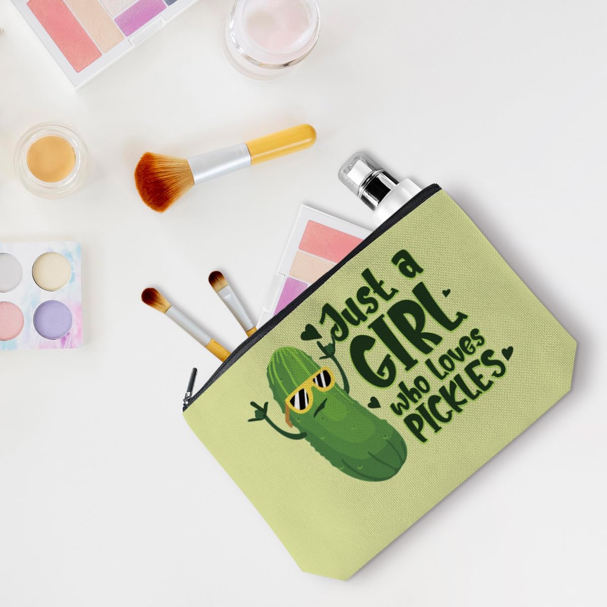 Funny Pickle Makeup Bag - Cute Cosmetic Travel Organizer for Women & Girls | Perfect Gift for Pickle Lovers, Best Friend, Sister, Mom & Chef | Christmas Birthday Present | Great for Skincare Storage & Travel Accessories