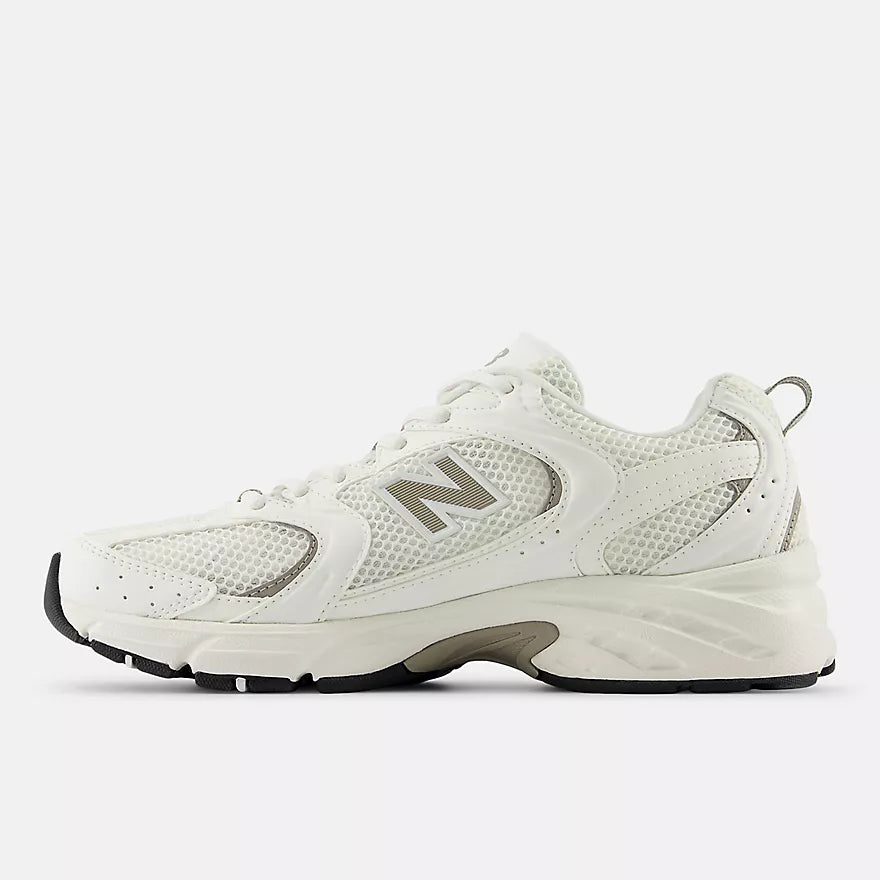 530 Sneaker White Silver Metallic - Lightweight Running Shoes for Men & Women - Perfect for Jogging, Gym Workouts & Casual Wear