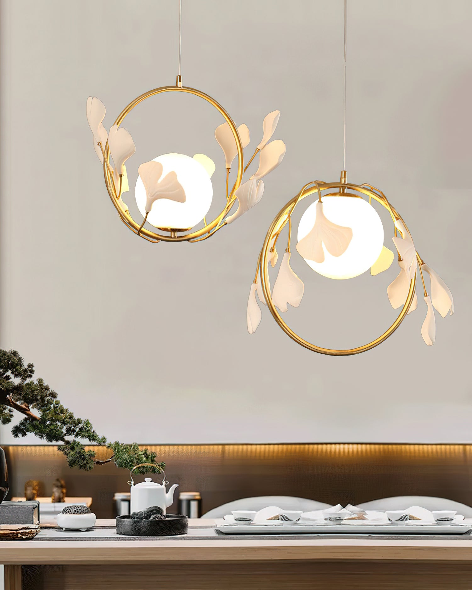 Gingko Leaf Pendant Light - Modern Handmade Glass Ceiling Lamp for Living Room, Bedroom, Dining Room - Nature-Inspired Home Decor Lighting Fixture