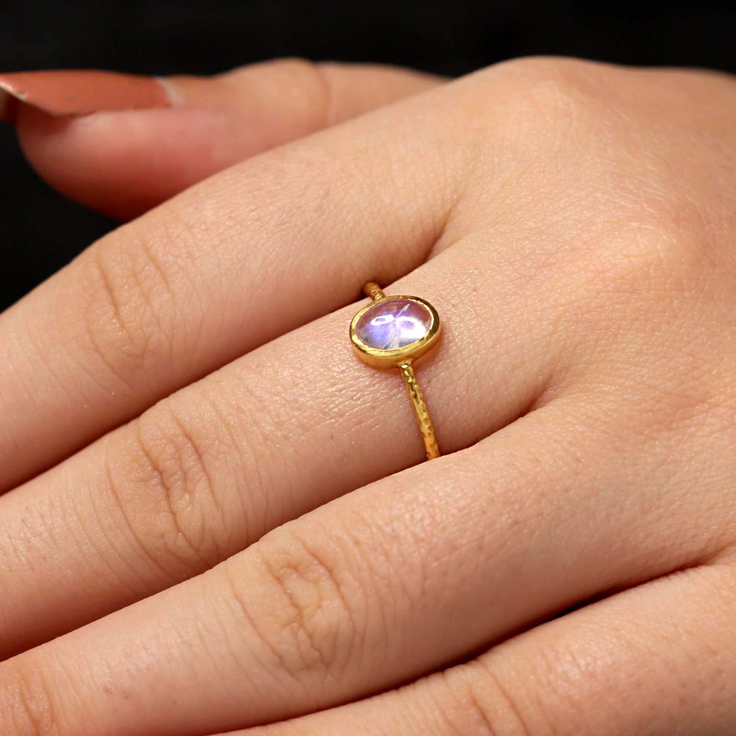 18K Yellow Gold Moonstone Ring for Women - 0.95 Carat Handmade Gemstone Jewelry - Perfect Anniversary & Birthday Gift - Elegant for Evening Wear, Date Nights & Special Occasions