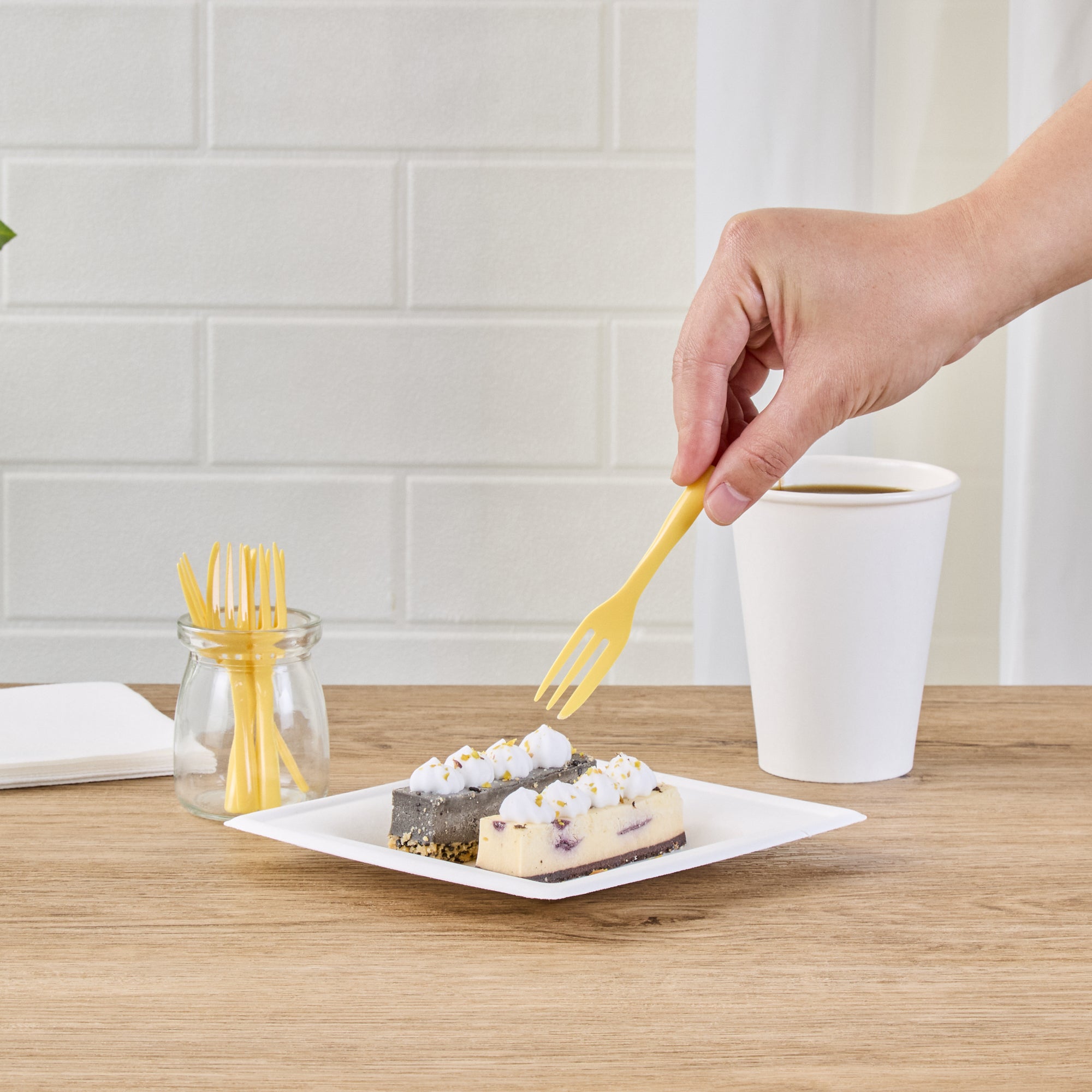 Baby Yellow Plastic Cake Forks with Knife Edge - 4 x 3/4 Inch - Pack of 500 - Perfect for Birthday Parties, Baby Showers & Catering Events