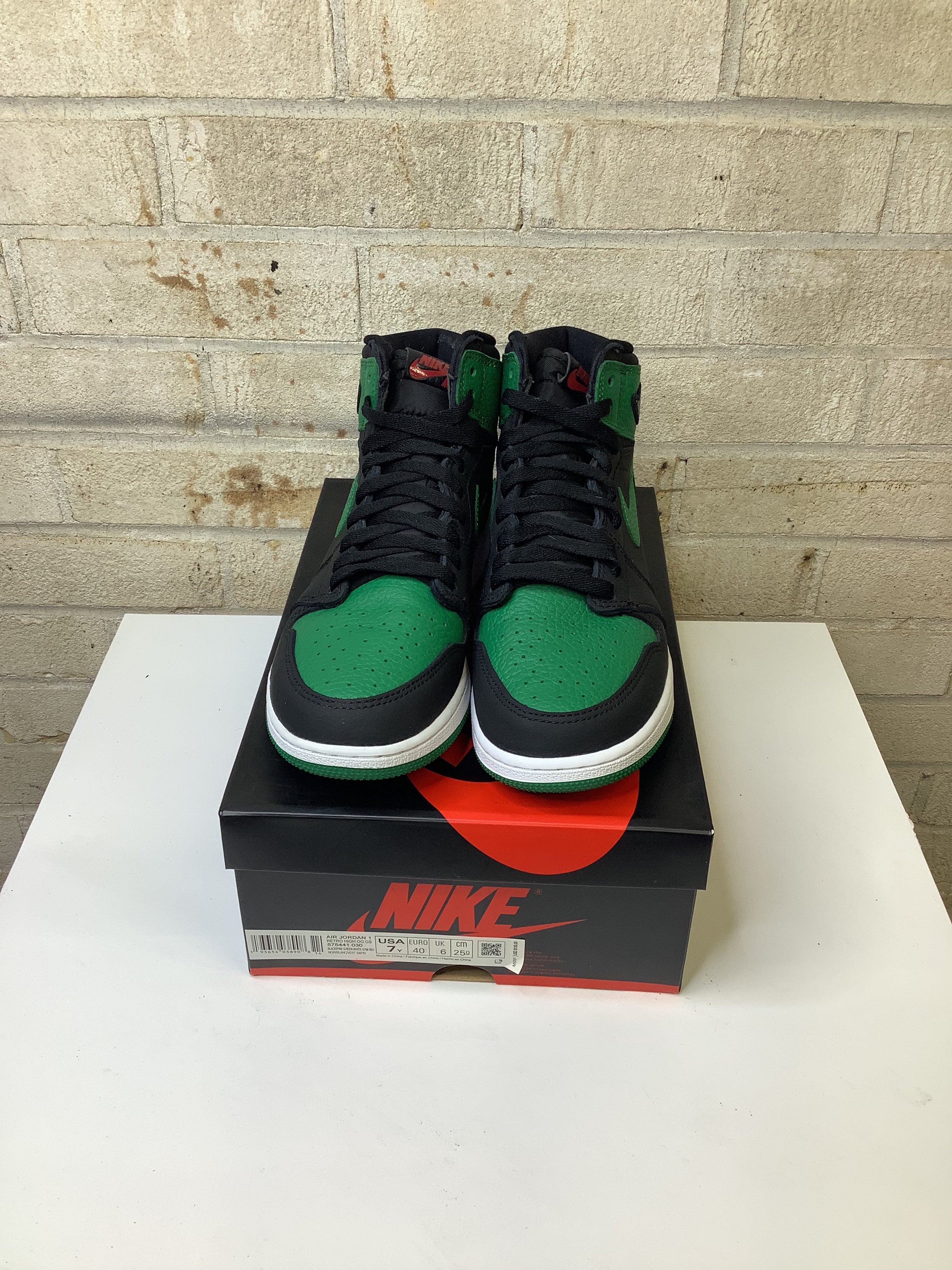 AIR JORDAN 1 PINE GREEN 2.0 Sneakers - Size 7Y (575441-030) - Men's/Women's Basketball Shoes for Casual Wear & Street Style