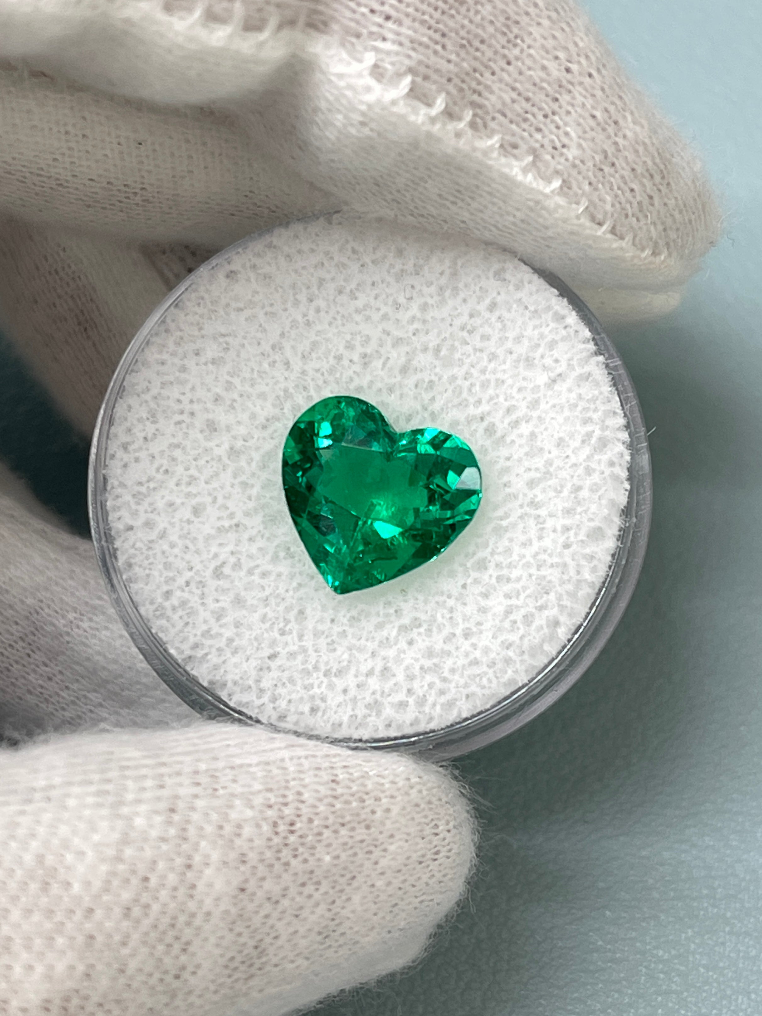 2.68 Carat 10x10.5mm AAA+ Vivid Green Natural Loose Colombian Emerald Heart Cut Gemstone for Jewelry Making, Engagement Rings & Luxury Gifts