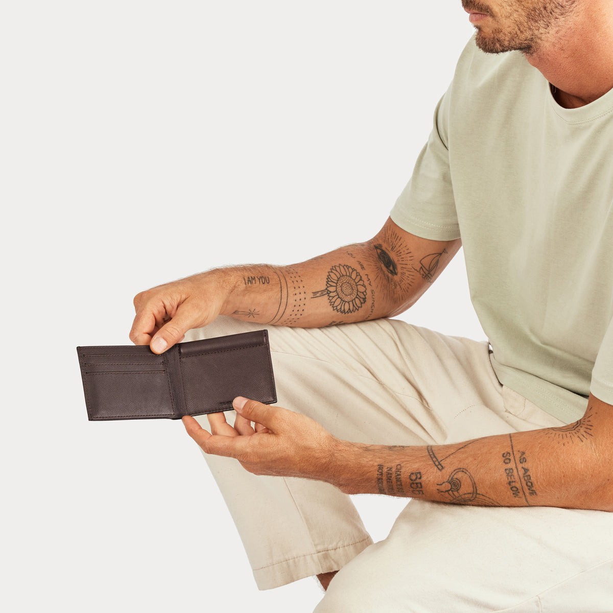 Noah Genuine Leather Wallet for Men - Slim RFID Blocking Bifold Wallet with Money Clip - Chocolate Brown - Perfect for Everyday Carry & Travel