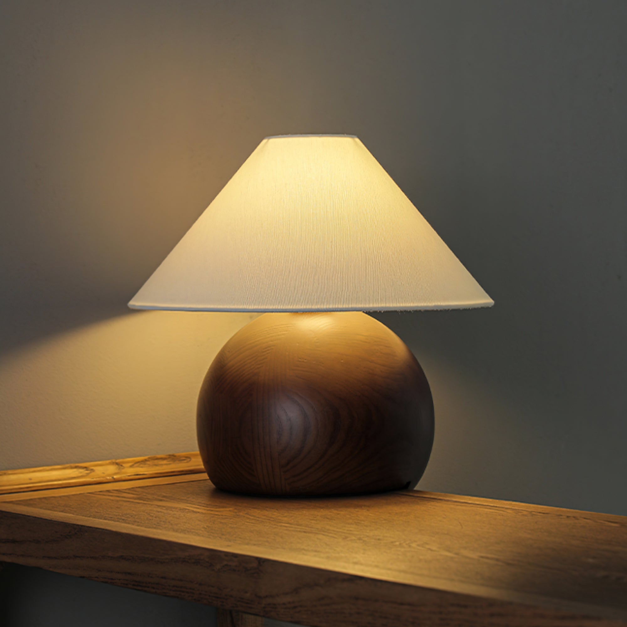 Modern Wooden Corner Log Table Lamp - Rustic Home Decor for Living Room, Bedroom & Office - Warm Ambient Lighting for Cozy Spaces