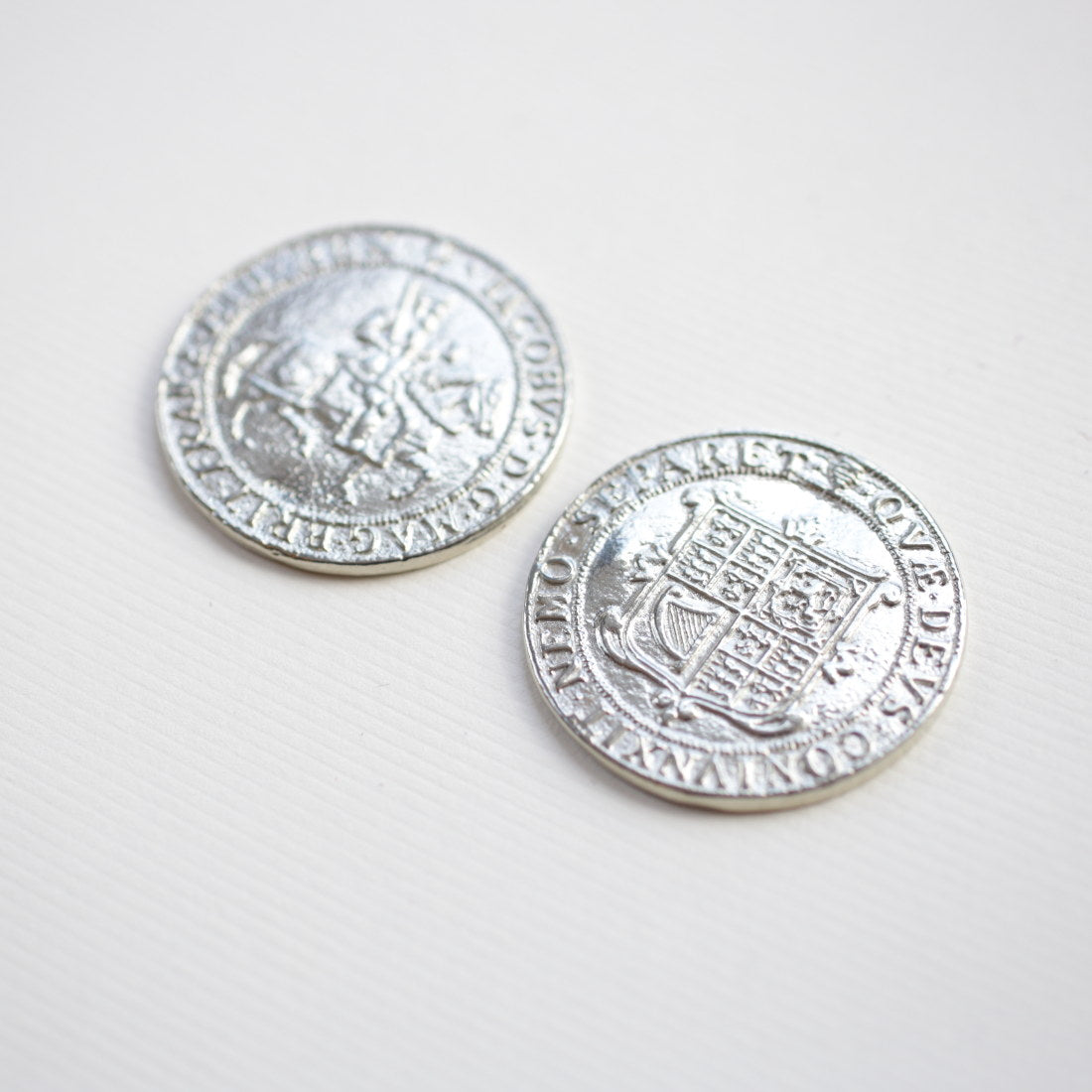 Authentic Replica James I Crown Coin - Circa 1610 British Gold Sovereign - Rare Collectible for Coin Enthusiasts & History Buffs - Perfect for Display, Gifts & Historical Collections