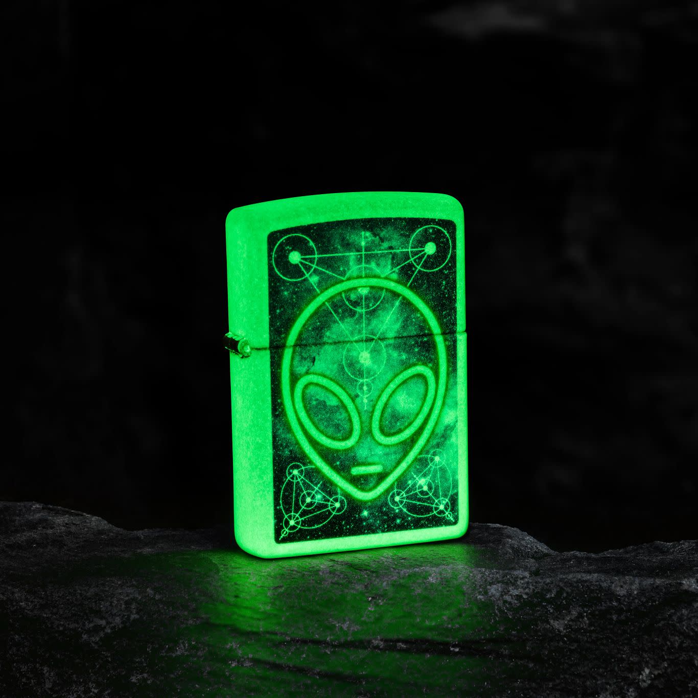 Glowing Alien Design LED Night Light - Cool Sci-Fi Room Decor for Kids & Teens - Perfect for Bedrooms, Game Rooms & Themed Parties