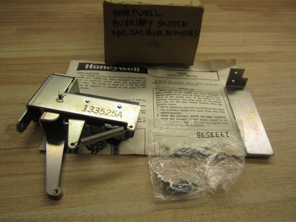 Honeywell Gas Valve Auxiliary Switch V4055/62 & V9055 - Replacement Part for HVAC Systems | Compatible with Honeywell Inc. Models 133568 | Ideal for Home Heating and Commercial Boiler Applications