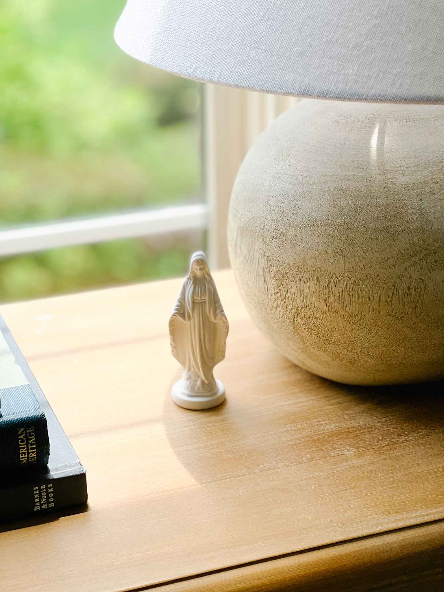 Petite Mary Statue - Elegant Religious Home Decor for Prayer & Meditation | Perfect for Catholic Gifts, Church Altars & Spiritual Spaces