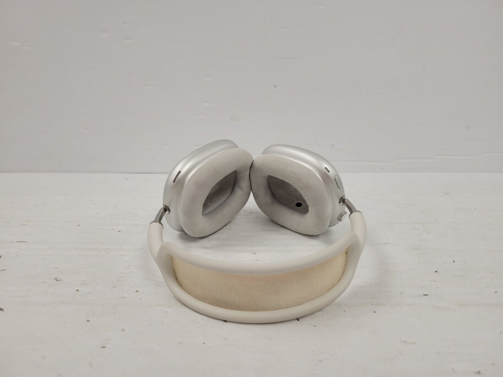 Original Apple A2095 Wireless Headphones - Bluetooth Earbuds with Noise Cancellation for iPhone, iPad, Mac - Perfect for Workouts, Commuting & Travel