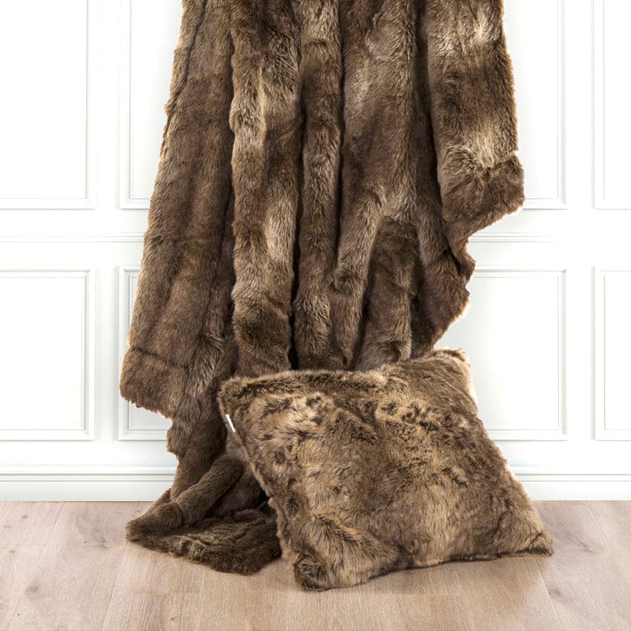 Luxury Faux Wolf Fur Oversized Throw Blanket - Soft Cozy Fluffy Blanket for Couch, Bed & Winter - Perfect for Home Decor, Gifts & Cold Weather Snuggling