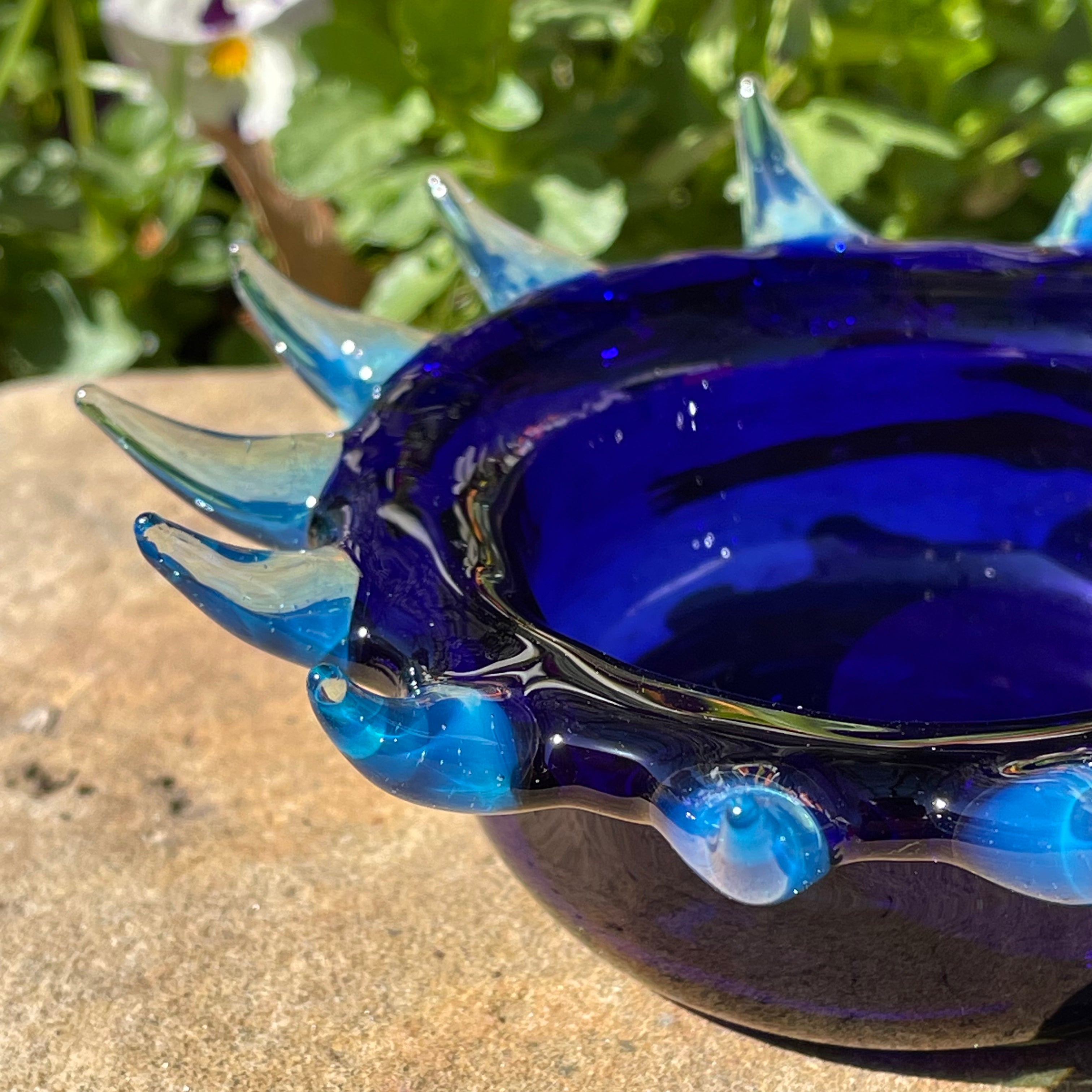 Premium Spiky Cactus-Shaped Ashtray - Durable Metal Outdoor/Indoor Smoking Accessory for Home, Office, Patio & Garden Use