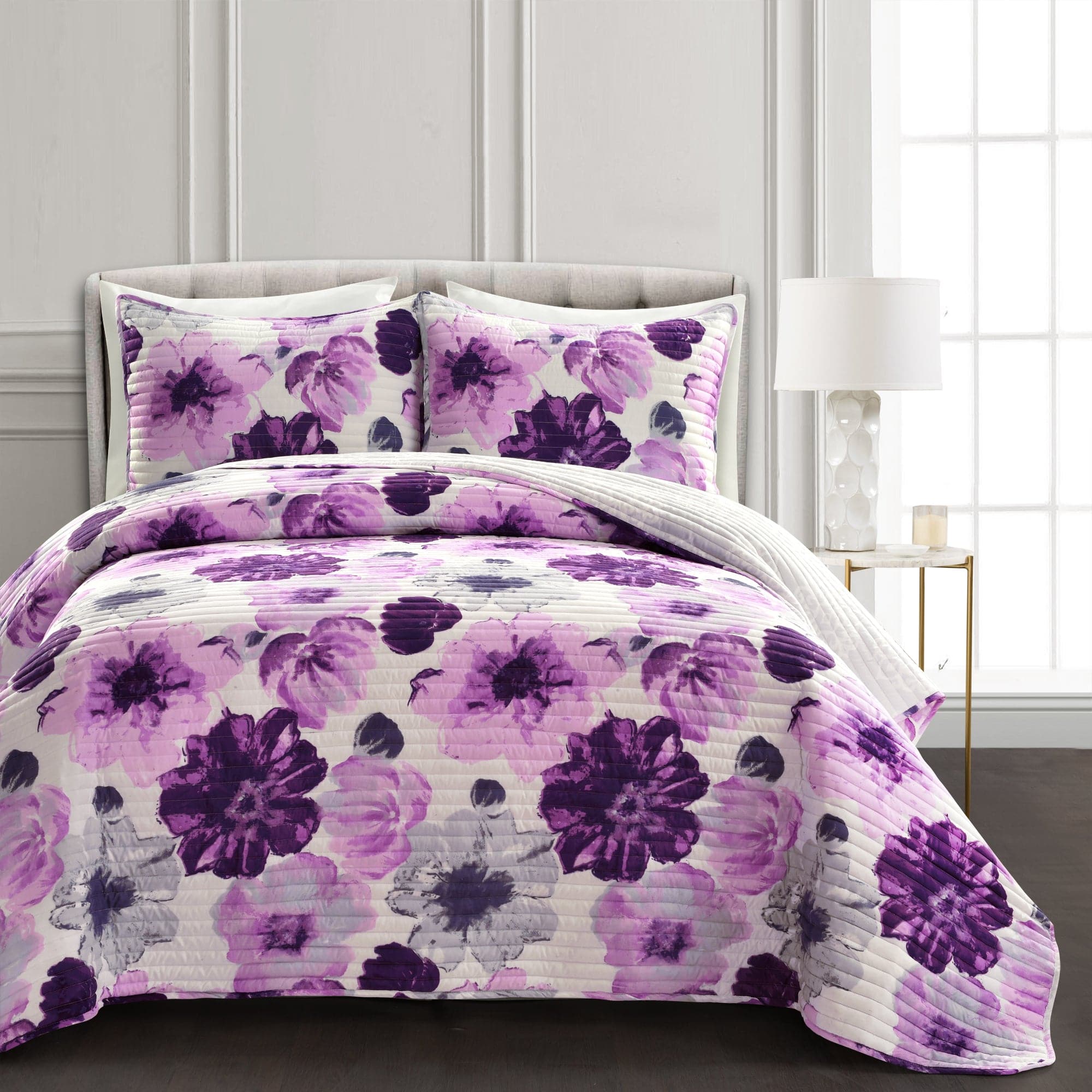 Leah Quilt 3 Piece Bedding Set - Queen Size Comforter, Pillow Shams & Bed Skirt - Soft Microfiber Luxury Quilted Bed Set for Cozy Bedroom Decor