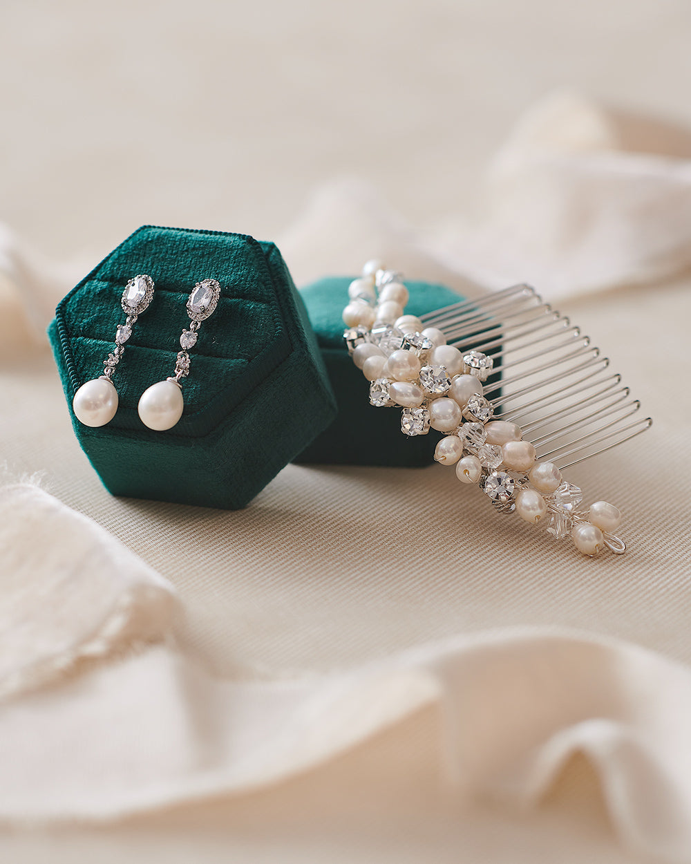Abbey Freshwater Pearl Hair Comb - Elegant Bridal Wedding Accessory for Women, Perfect for Updos & Special Occasions