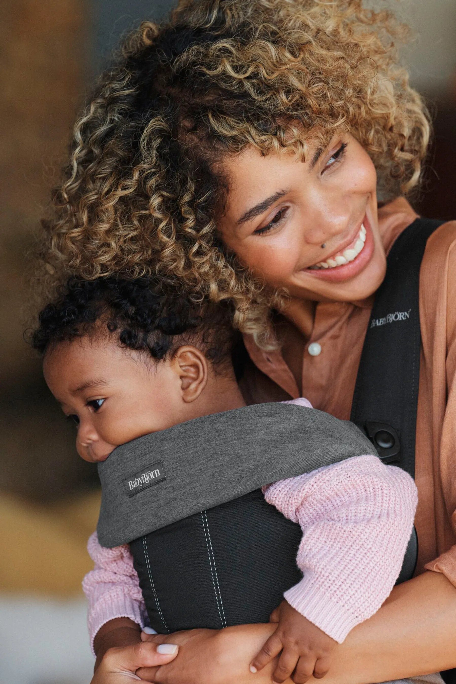 BabyBjorn Baby Bib for Mini and Free - Soft, Adjustable, and Easy-to-Clean Feeding Bib for Infants and Toddlers - Perfect for Mealtime, Snacks, and Messy Play