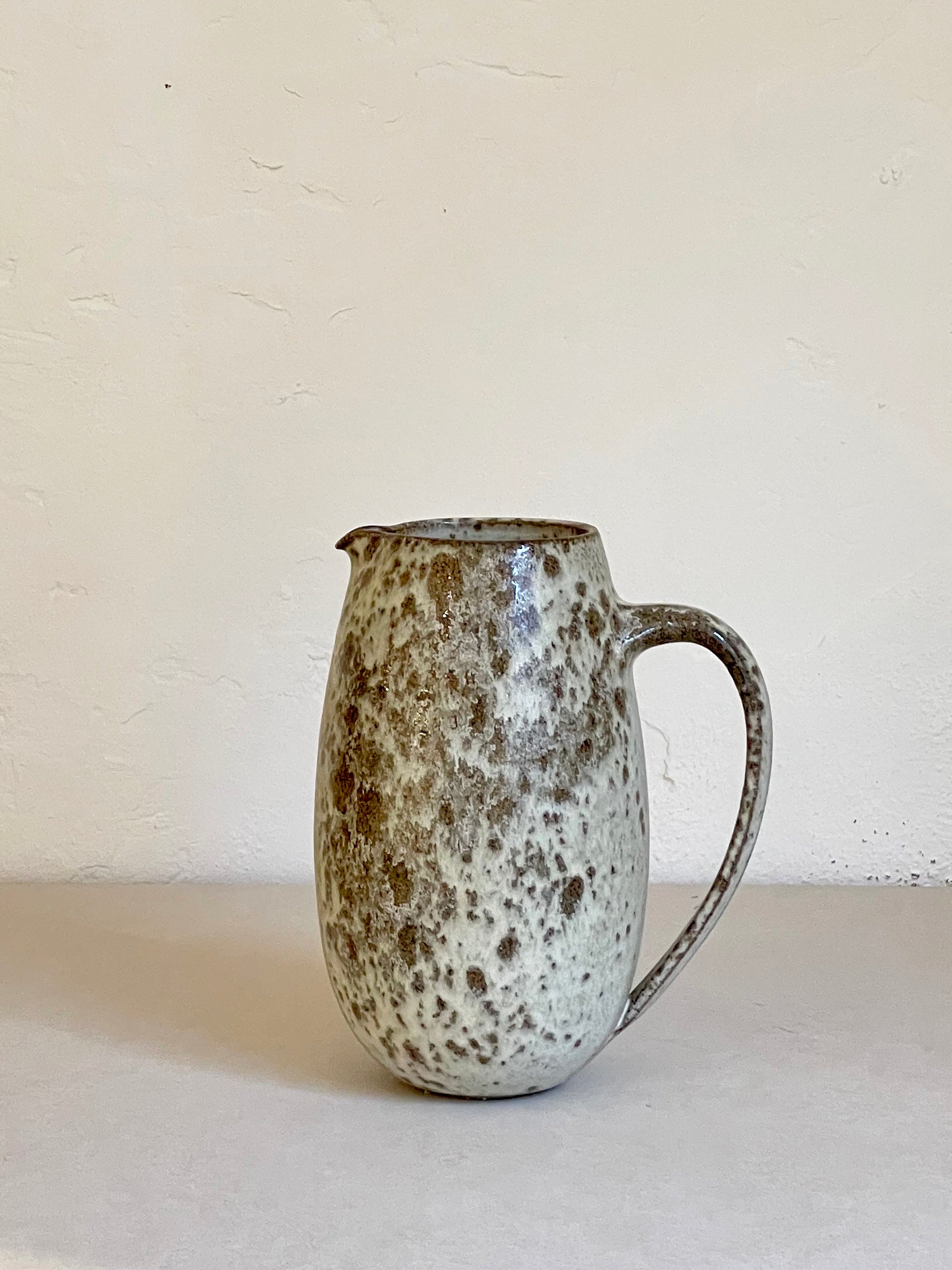 Aage Würtz Premium Glass Jug - Elegant Pitcher for Water, Juice & Iced Tea - Perfect for Home, Kitchen & Entertaining - BPA-Free & Dishwasher Safe