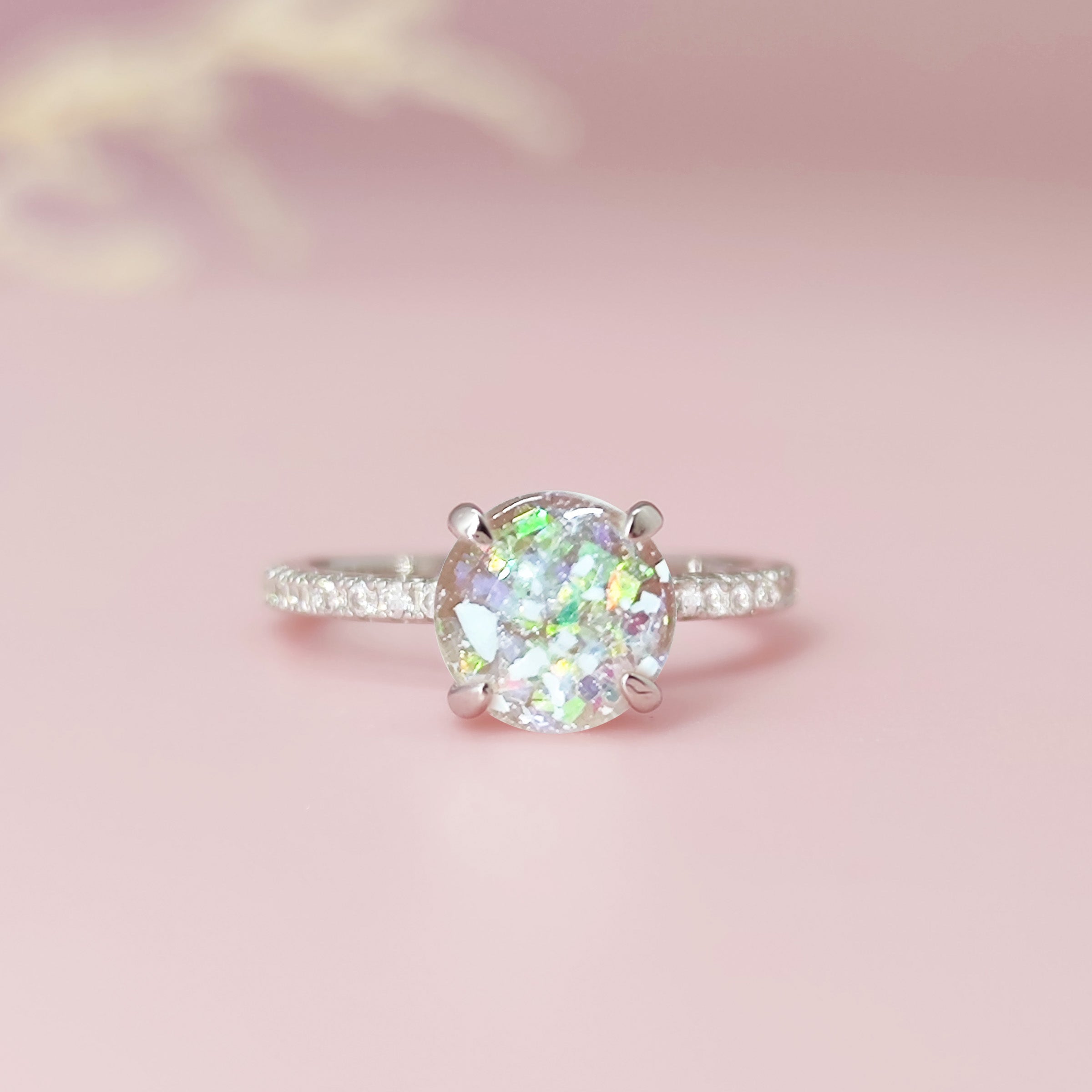Glamorous Ashes Ring - Elegant Memorial Jewelry for Loved Ones | Perfect for Remembrance, Funerals & Keepsakes