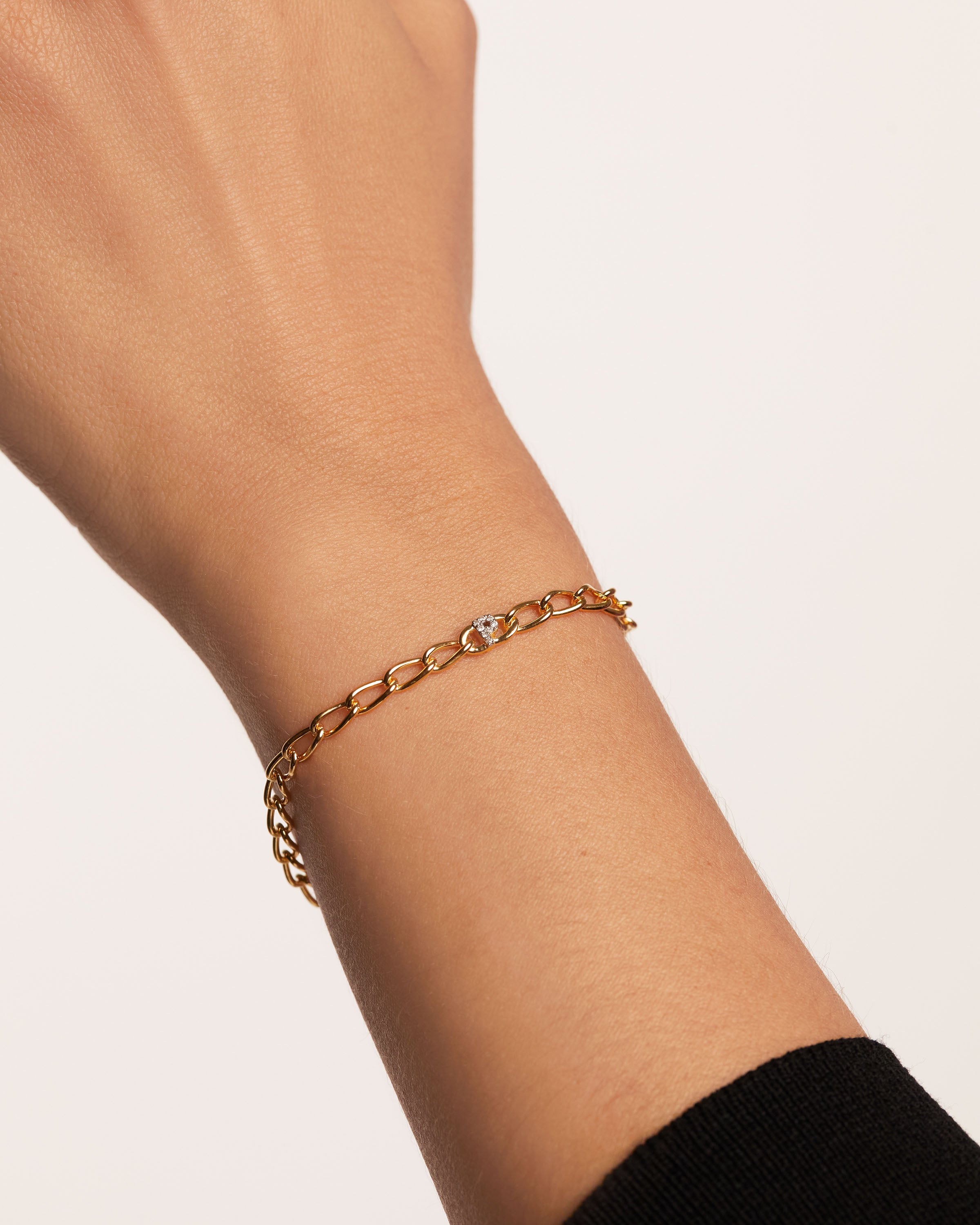 Stylish Letter P Chain Bracelet for Women - Trendy Initial Jewelry Gift for Her - Perfect for Birthdays, Anniversaries & Everyday Wear